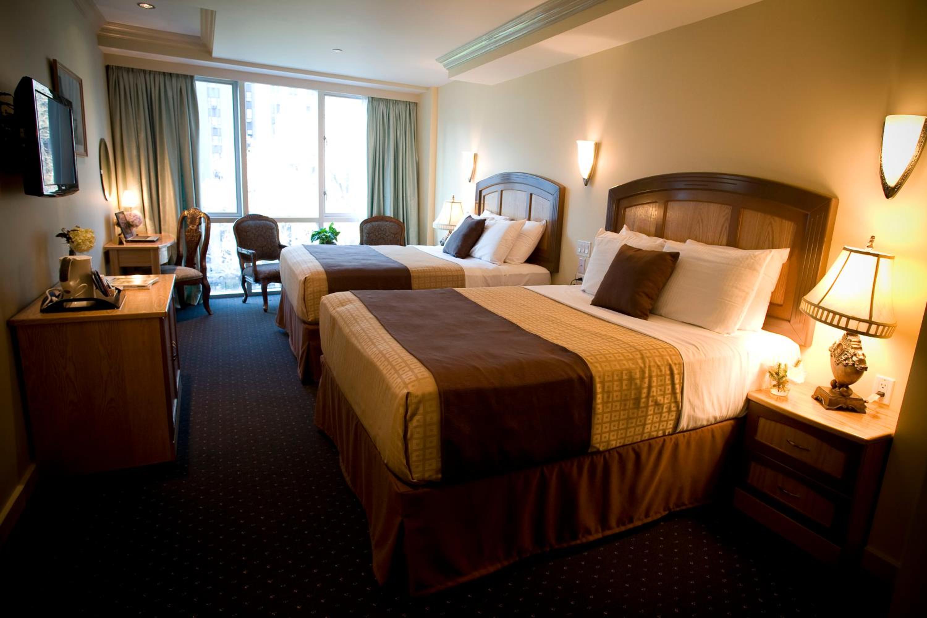 Deluxe Queen Room with Two Queen Beds City View photo 1