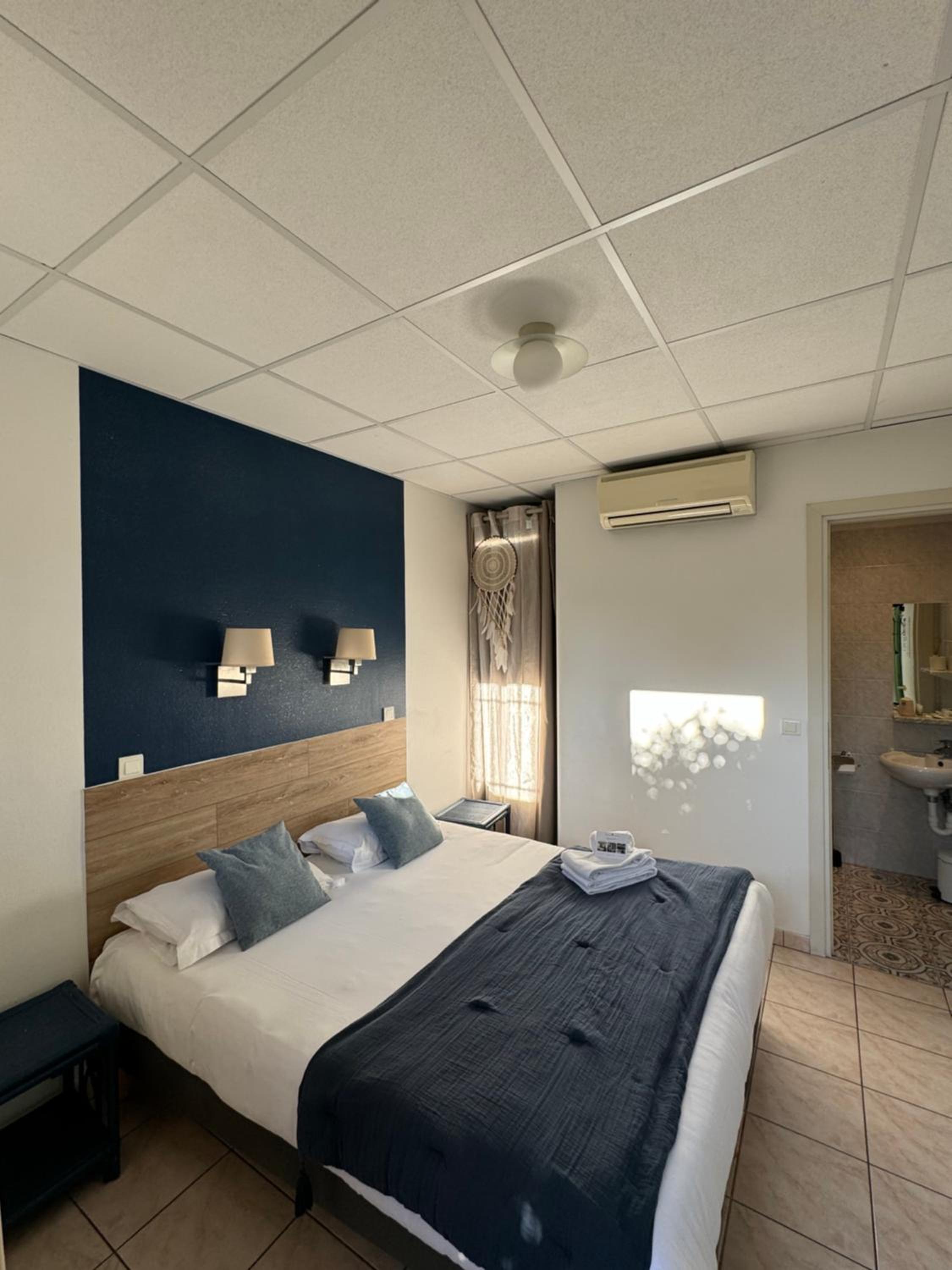 Standard Double or Twin Room - Garden Side - Photo 8