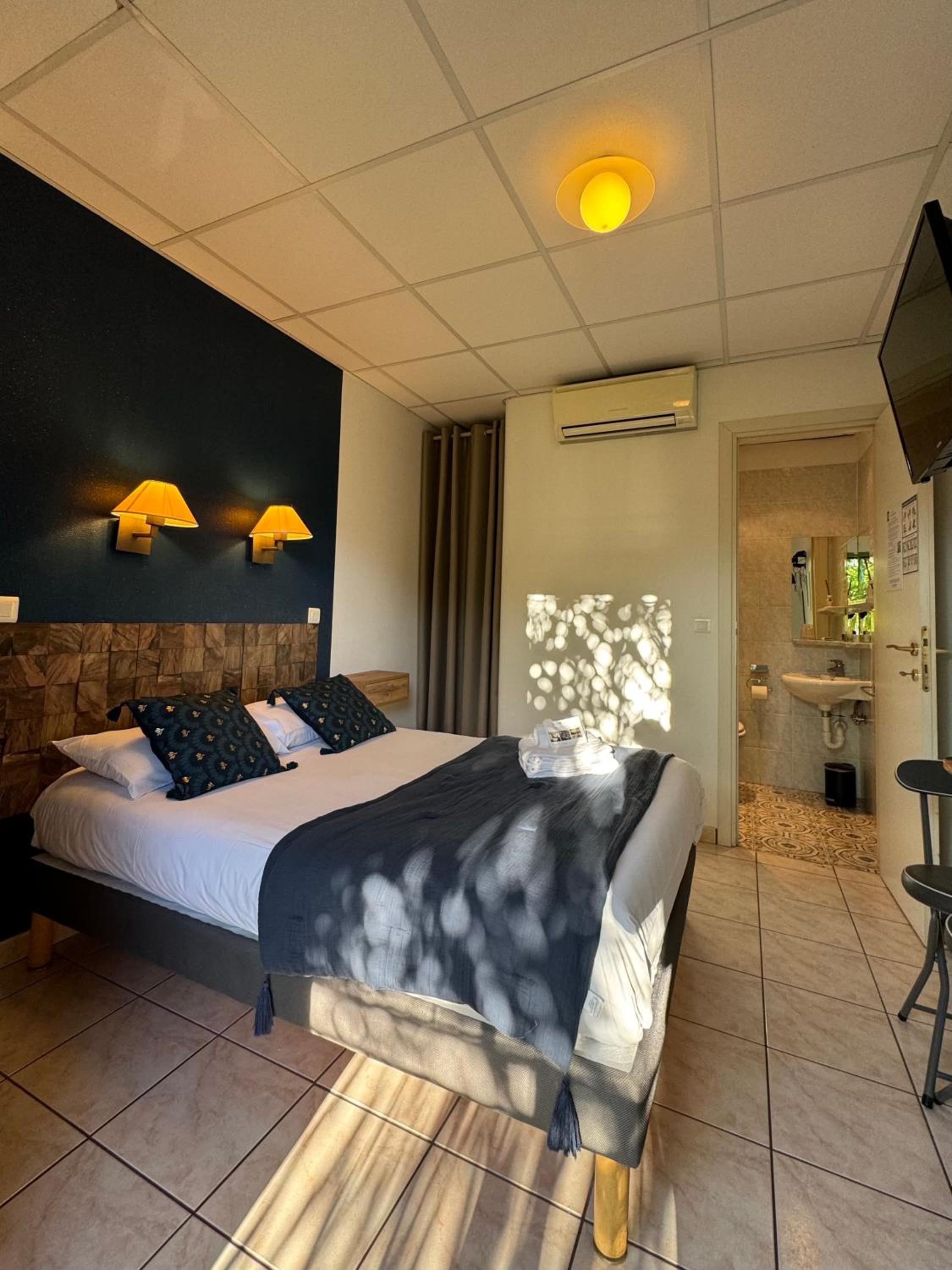 Standard Double or Twin Room - Garden Side - Photo 7