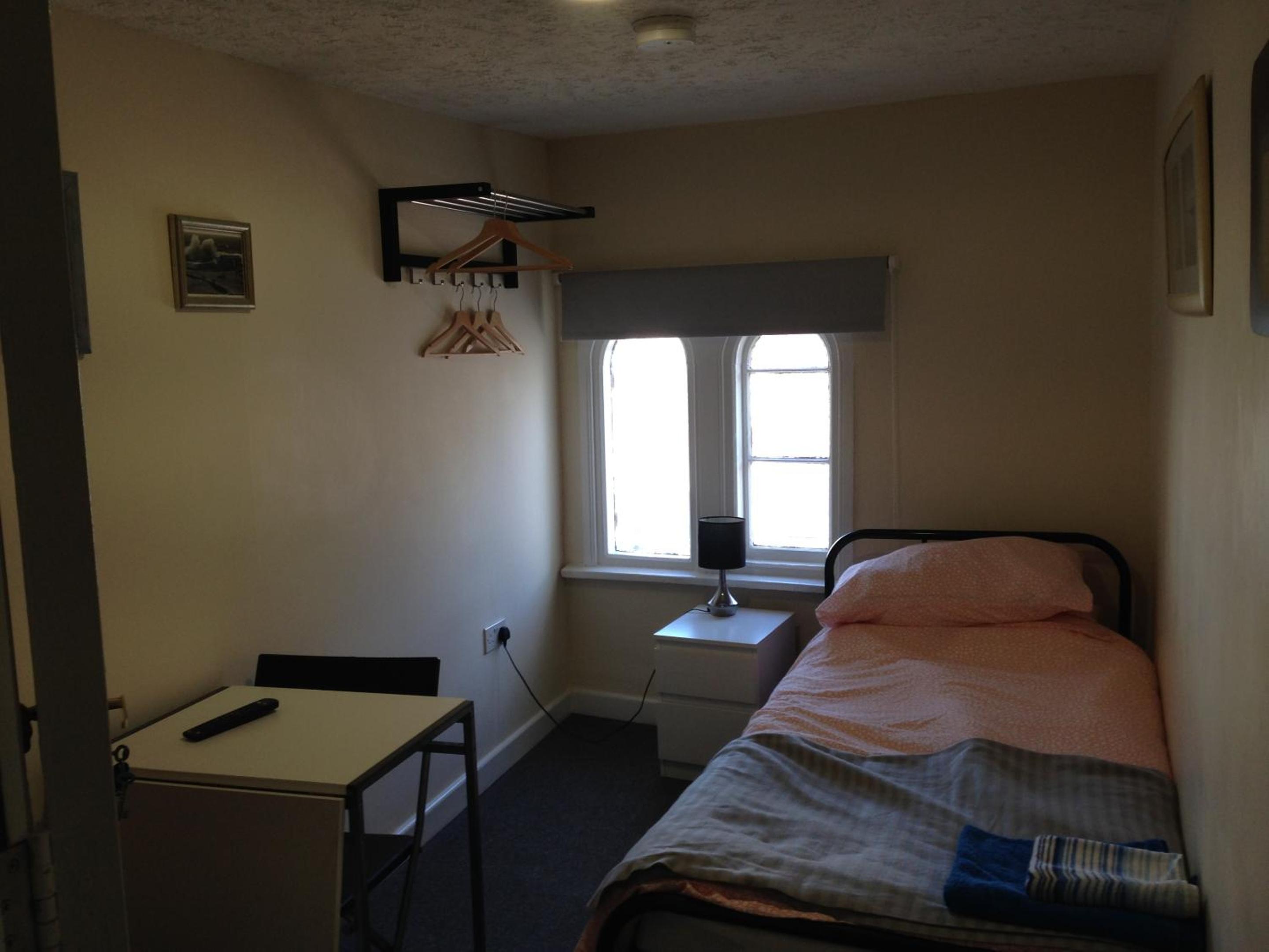 Small Single Room photo 2