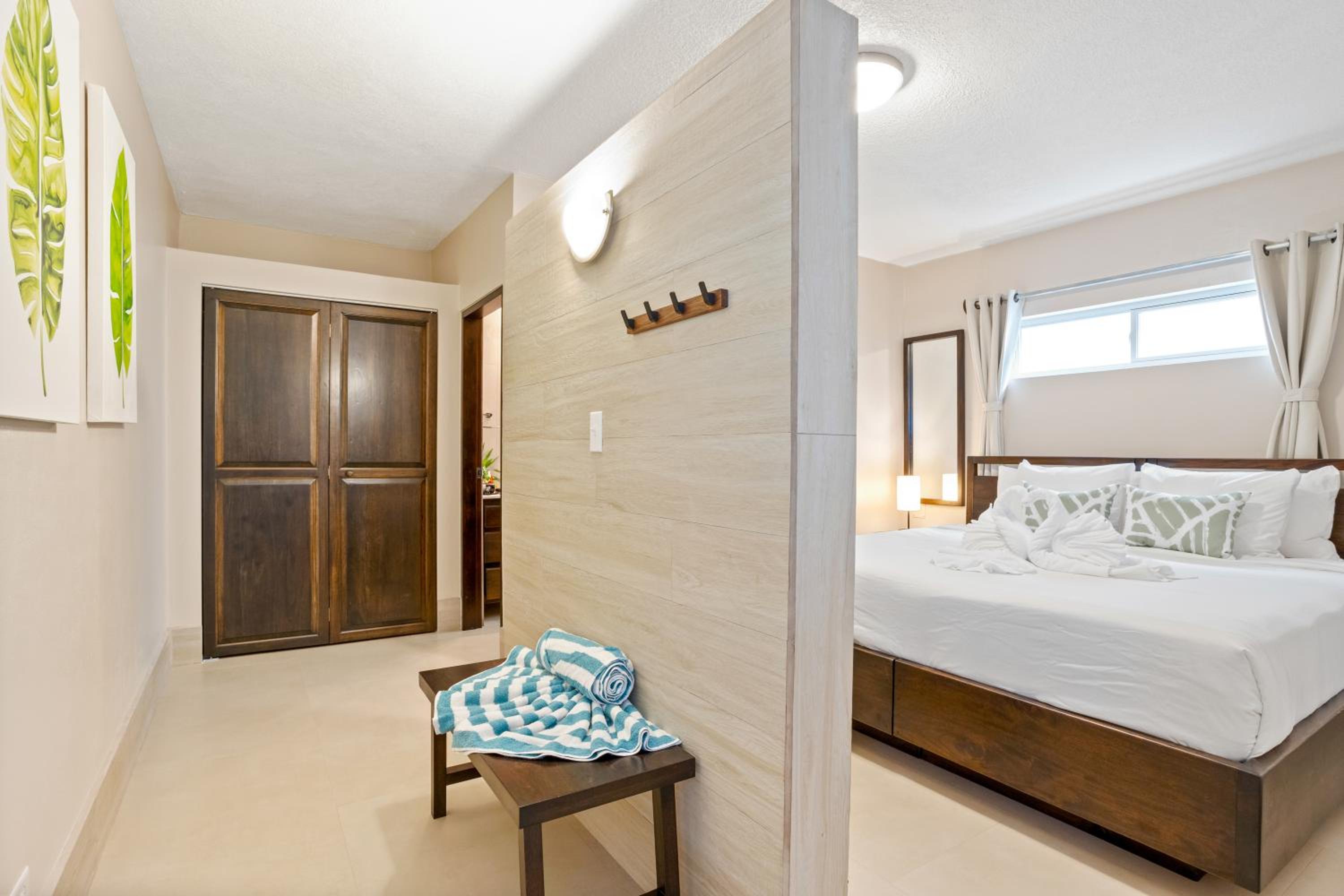 One Bedroom Courtyard Suite photo 2