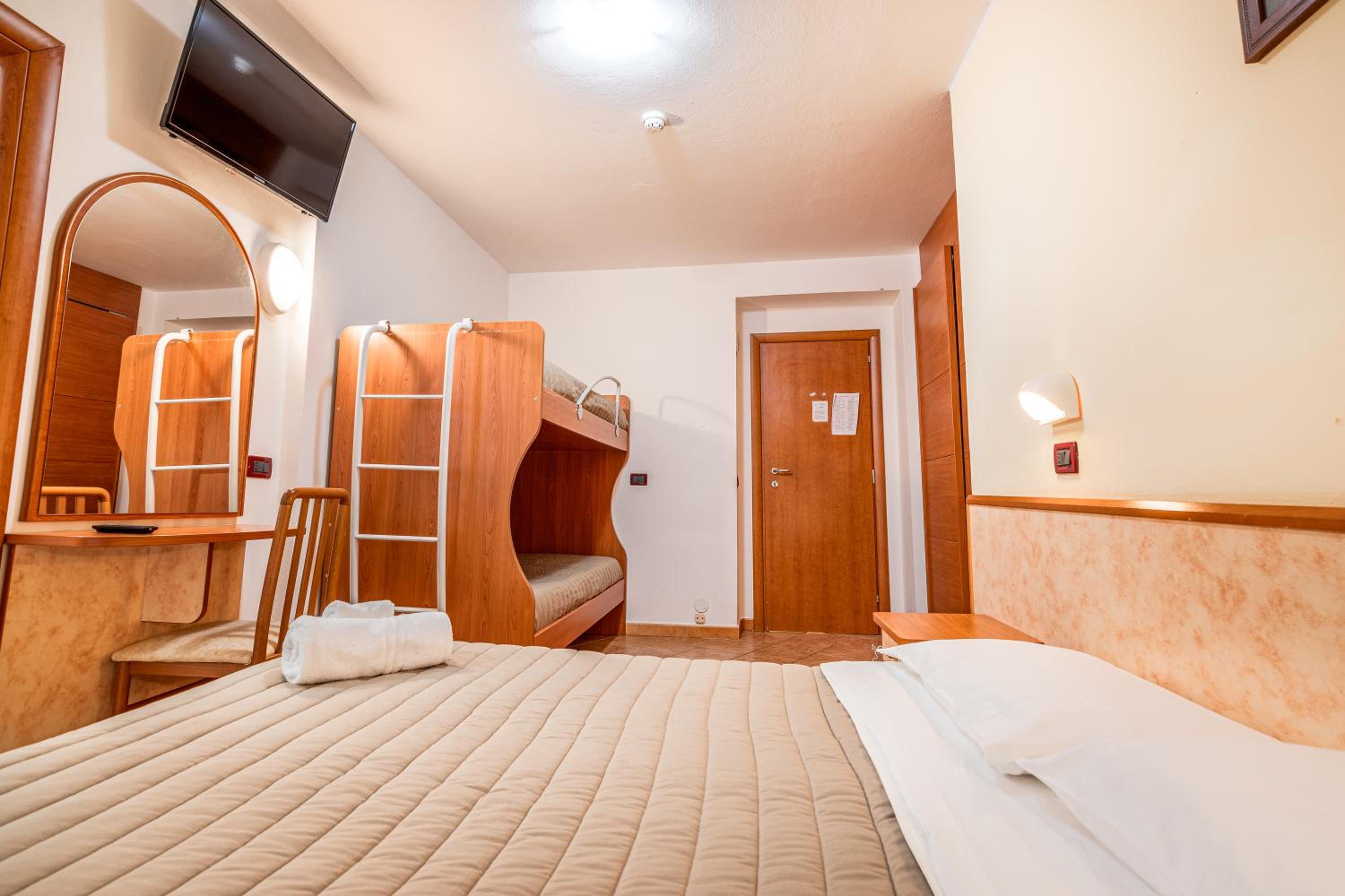 Standard Quadruple Room photo 2