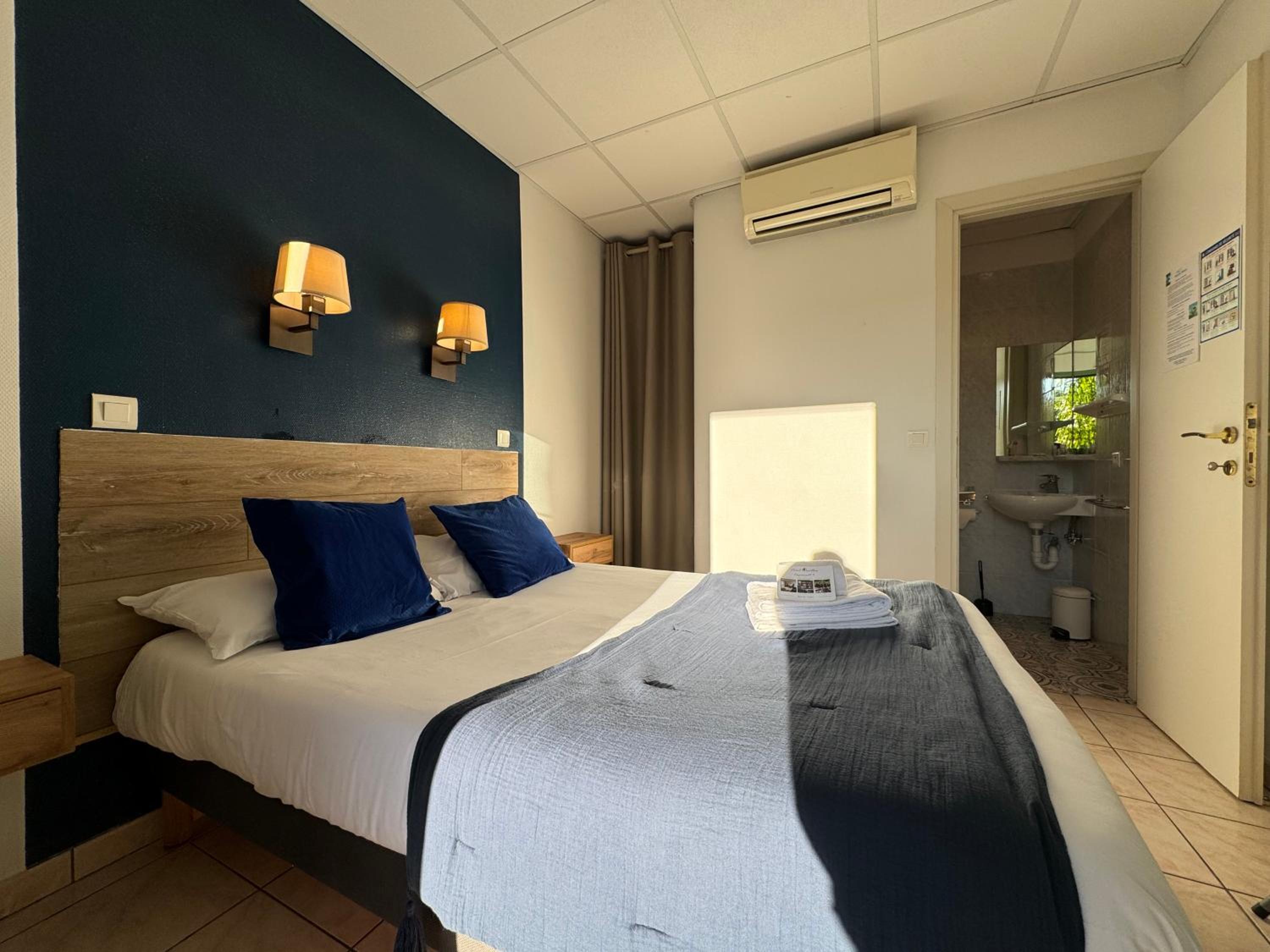 Standard Double or Twin Room - Garden Side - Photo 5