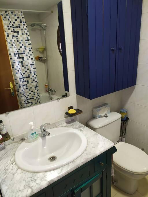 Three-Bedroom House photo 3