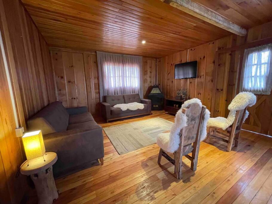 Six-Bedroom House photo 1