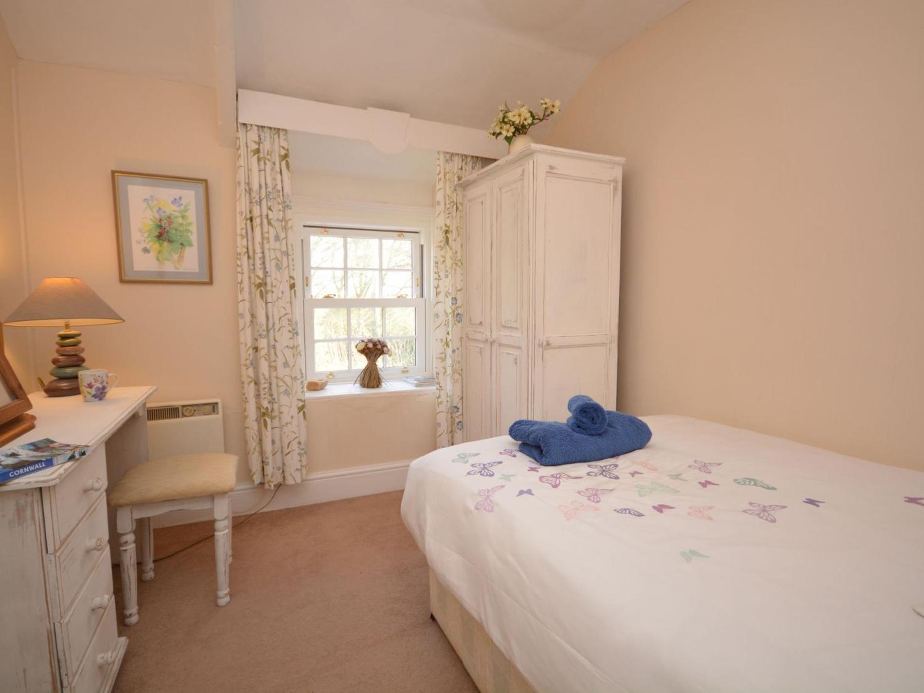 Three-Bedroom House photo 3