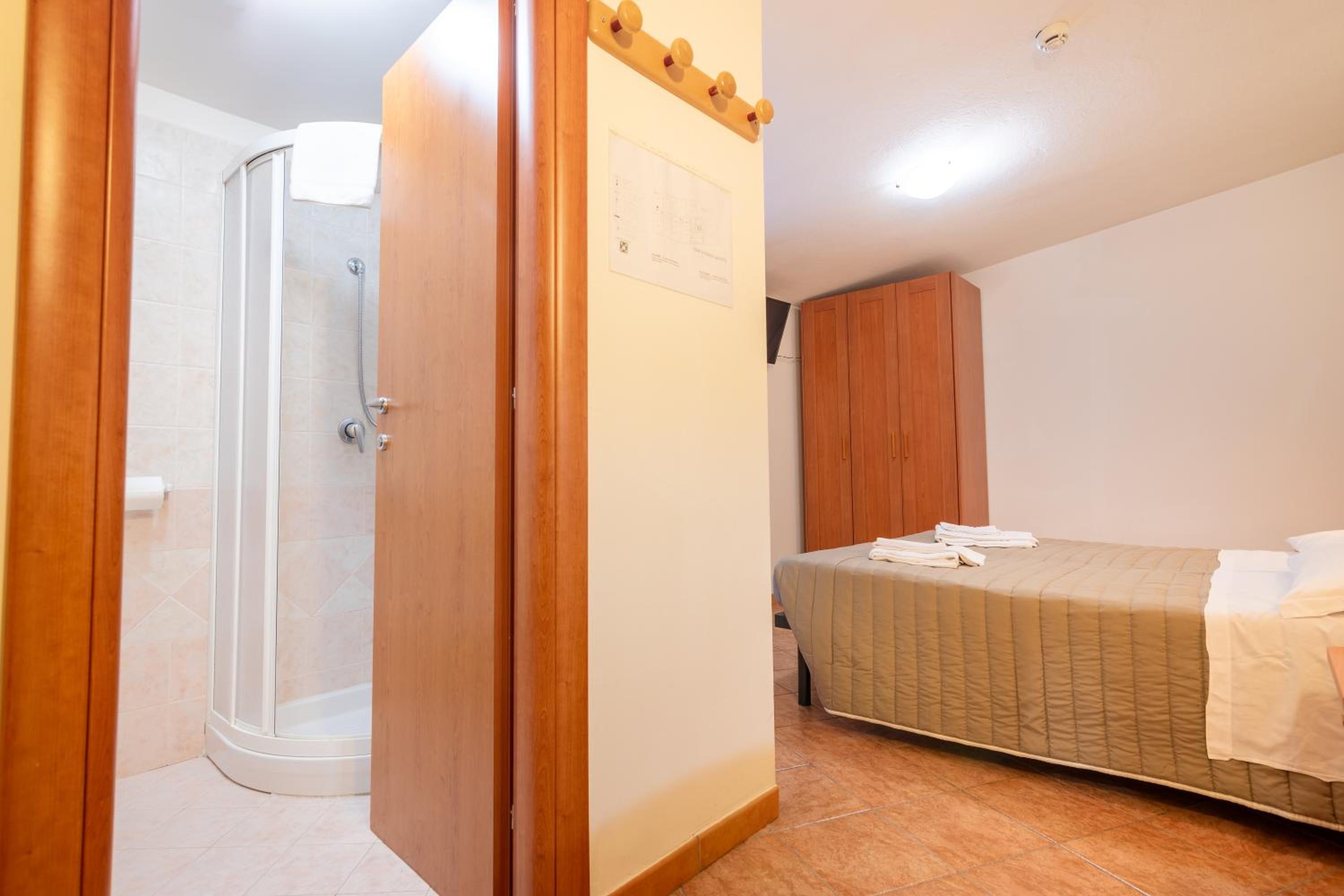 Double or Twin Room photo 3