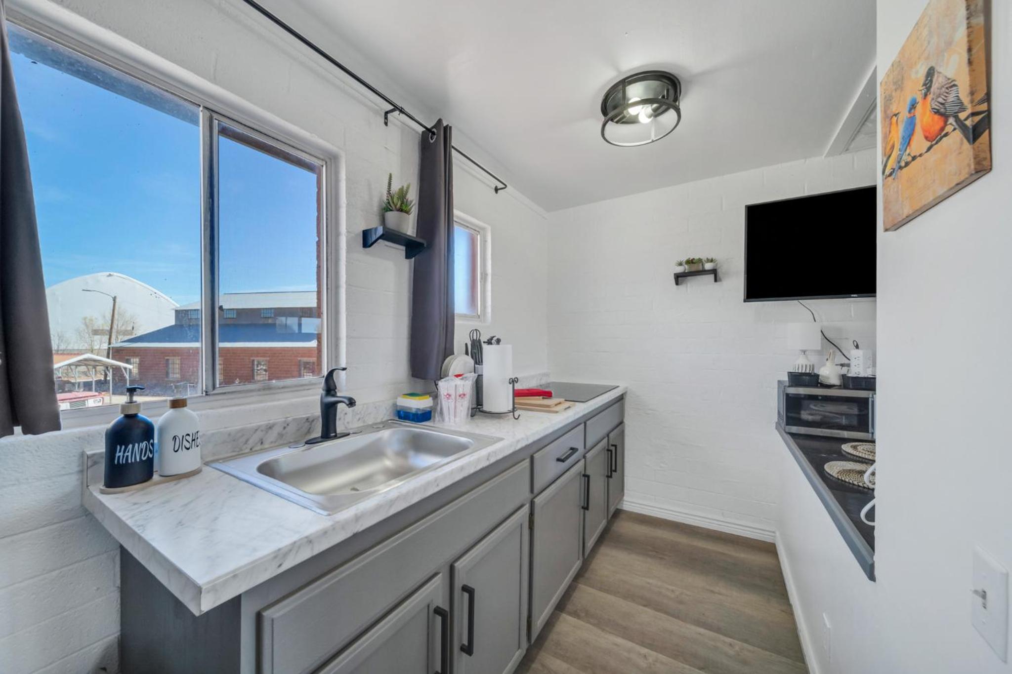 Suite with Balcony - Photo 8