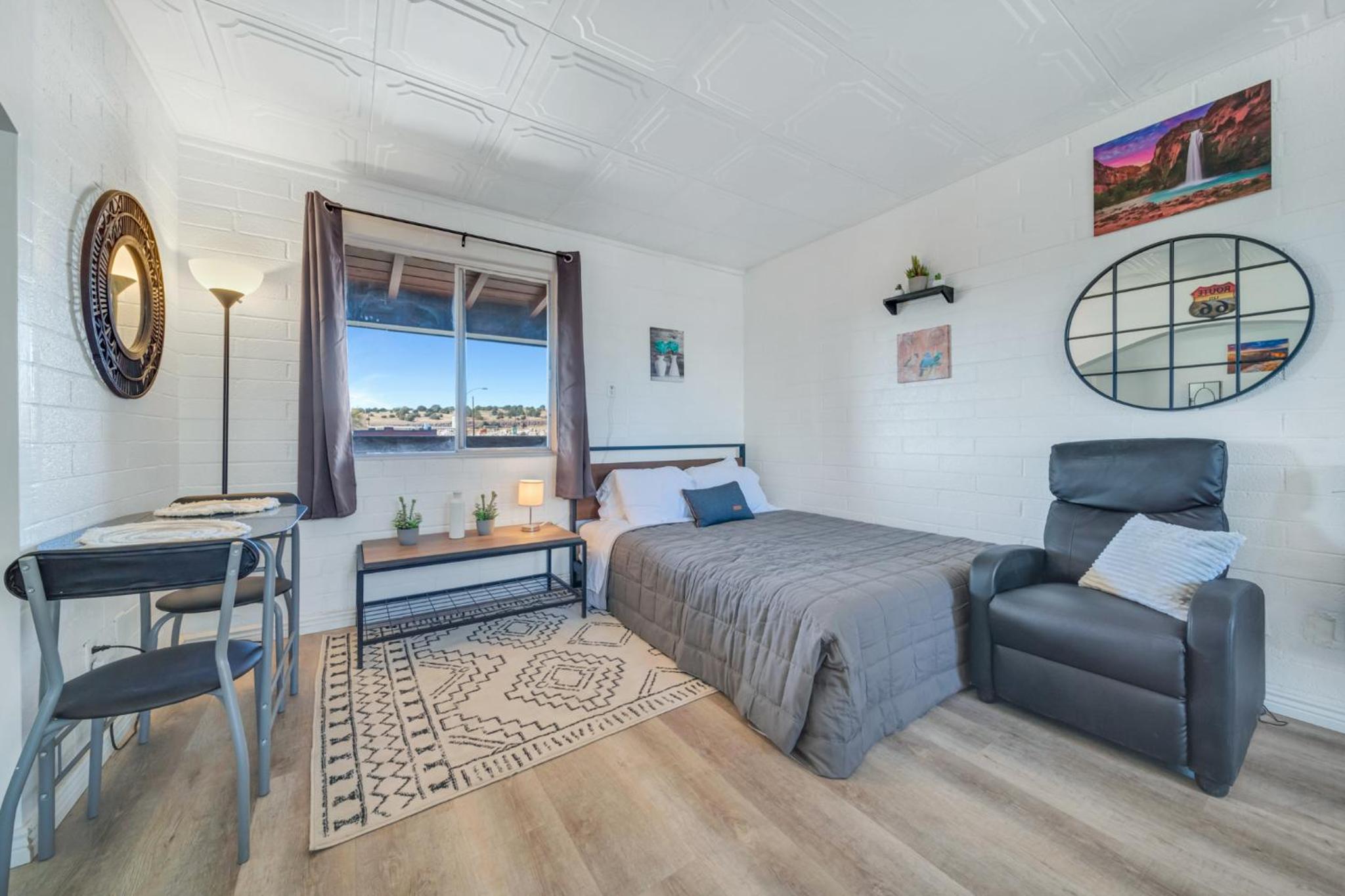 Suite with Balcony - Photo 9