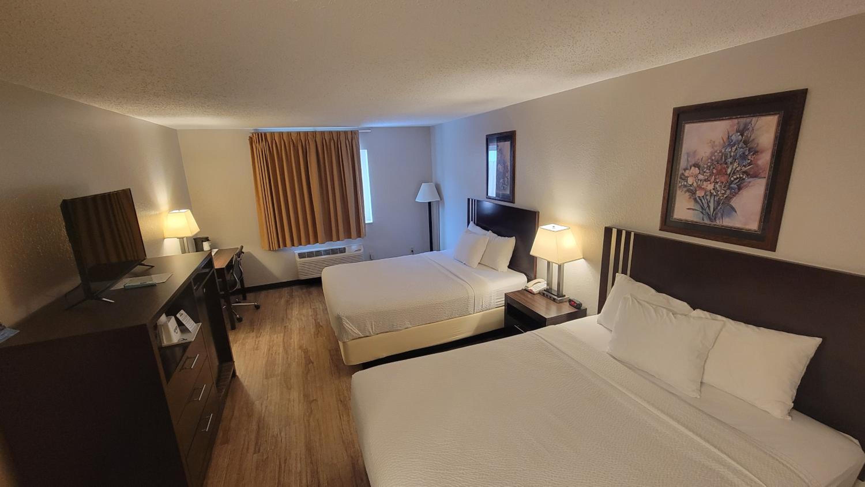 Queen Room with Two Queen Beds - Non-Smoking - Photo 1