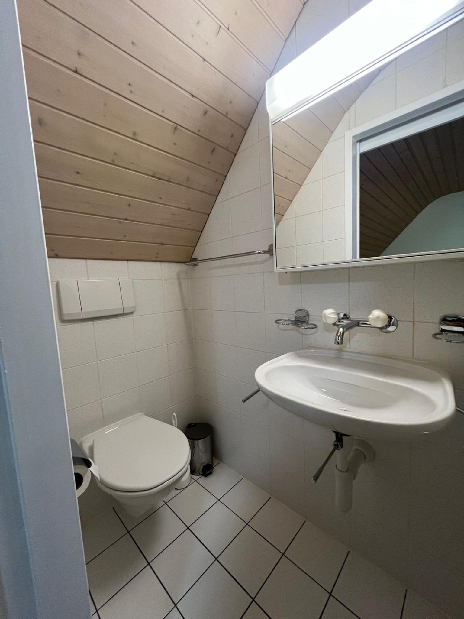 Twin Room With Private Bathroom photo 2
