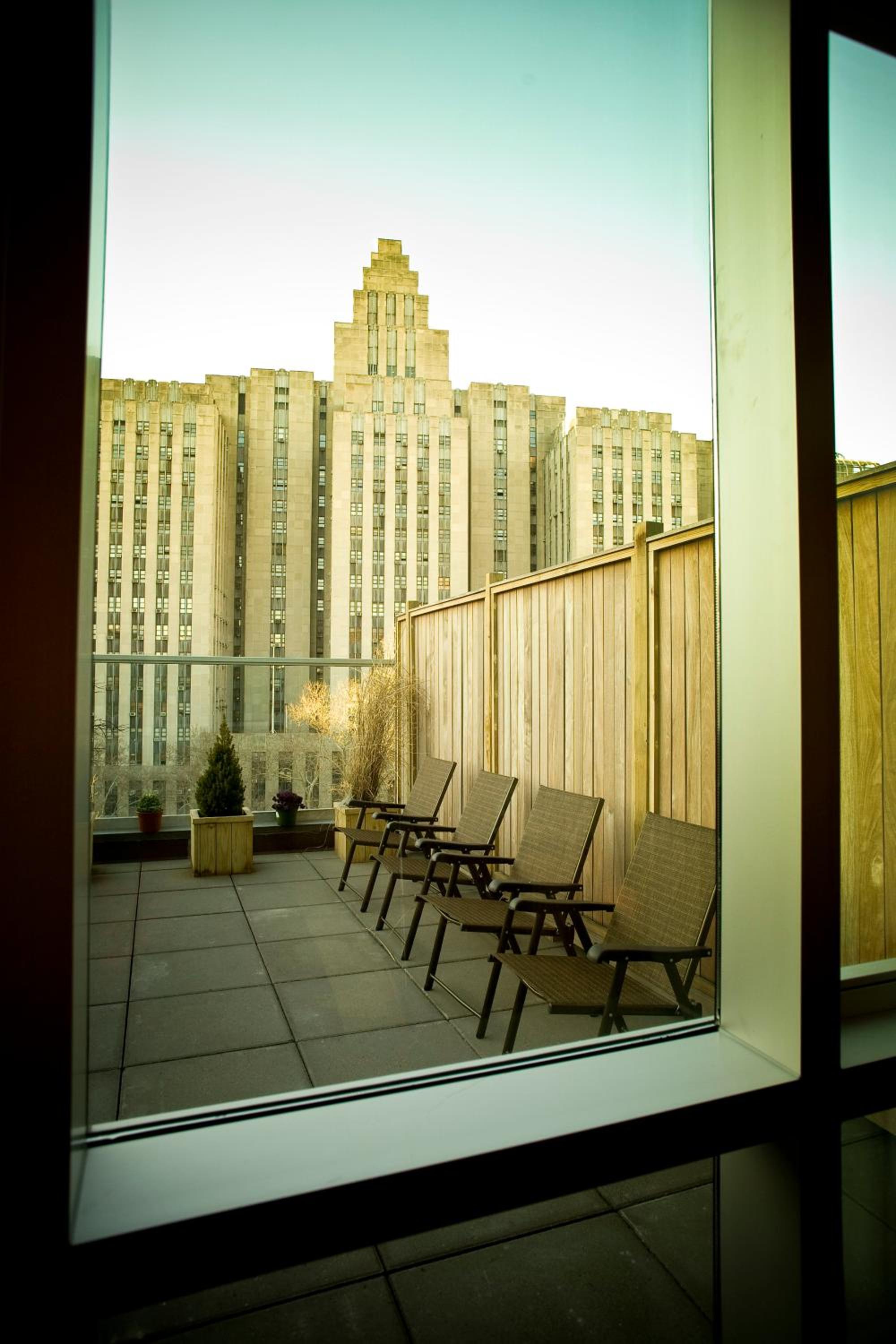 Deluxe King Room with Balcony photo 2