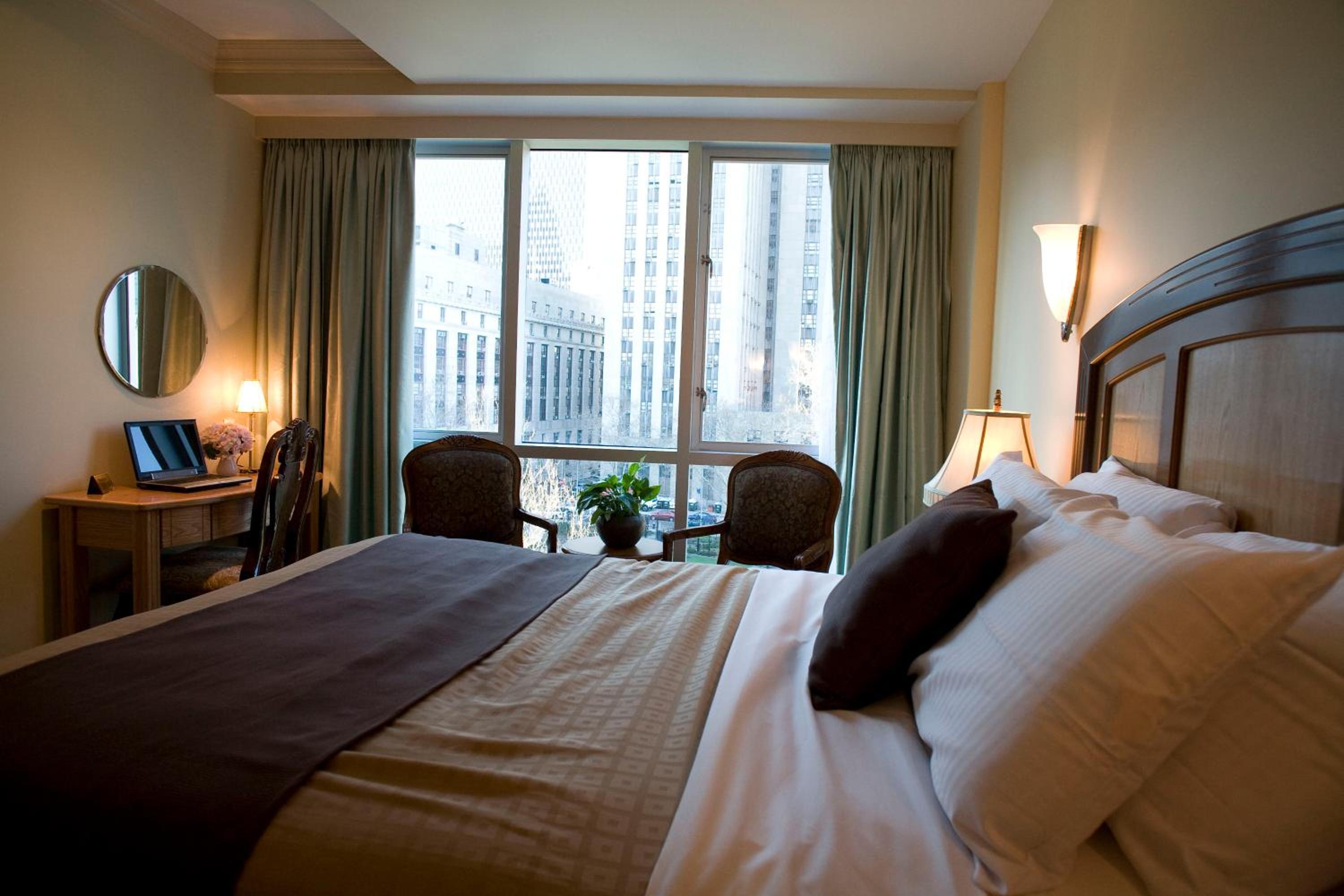 Deluxe King Room with City View photo 1