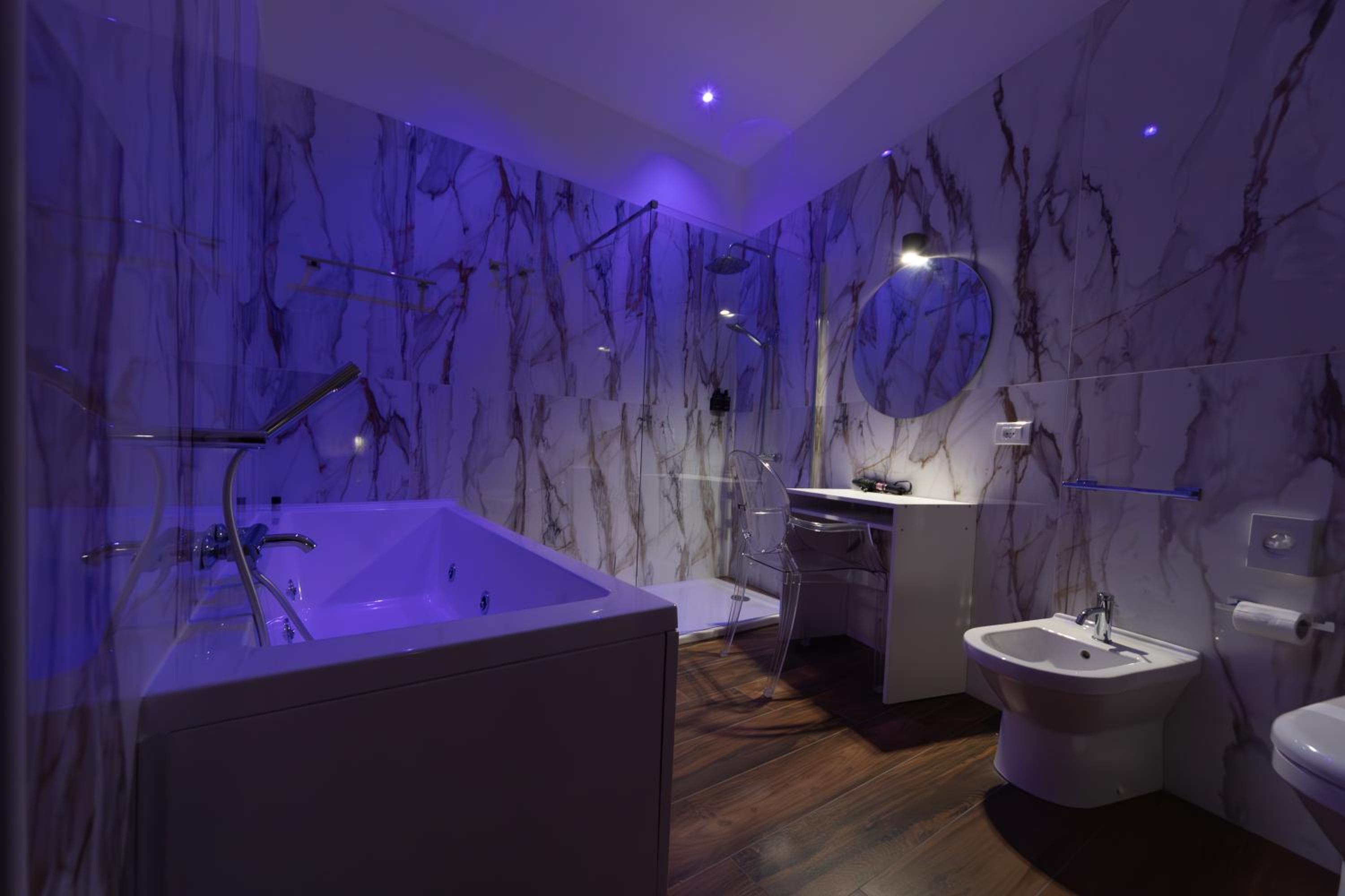 Suite with Spa Bath photo 2