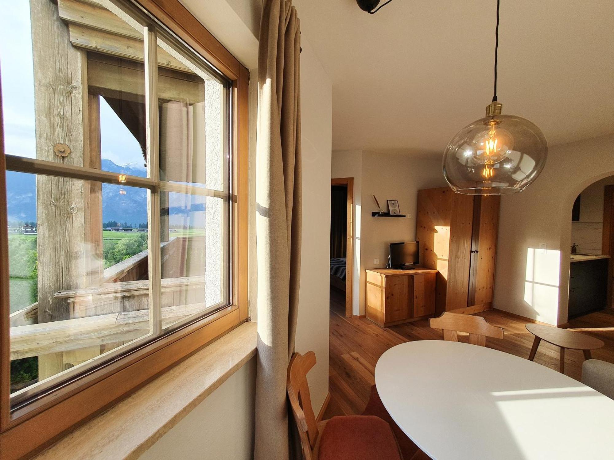 Apartment with Mountain View