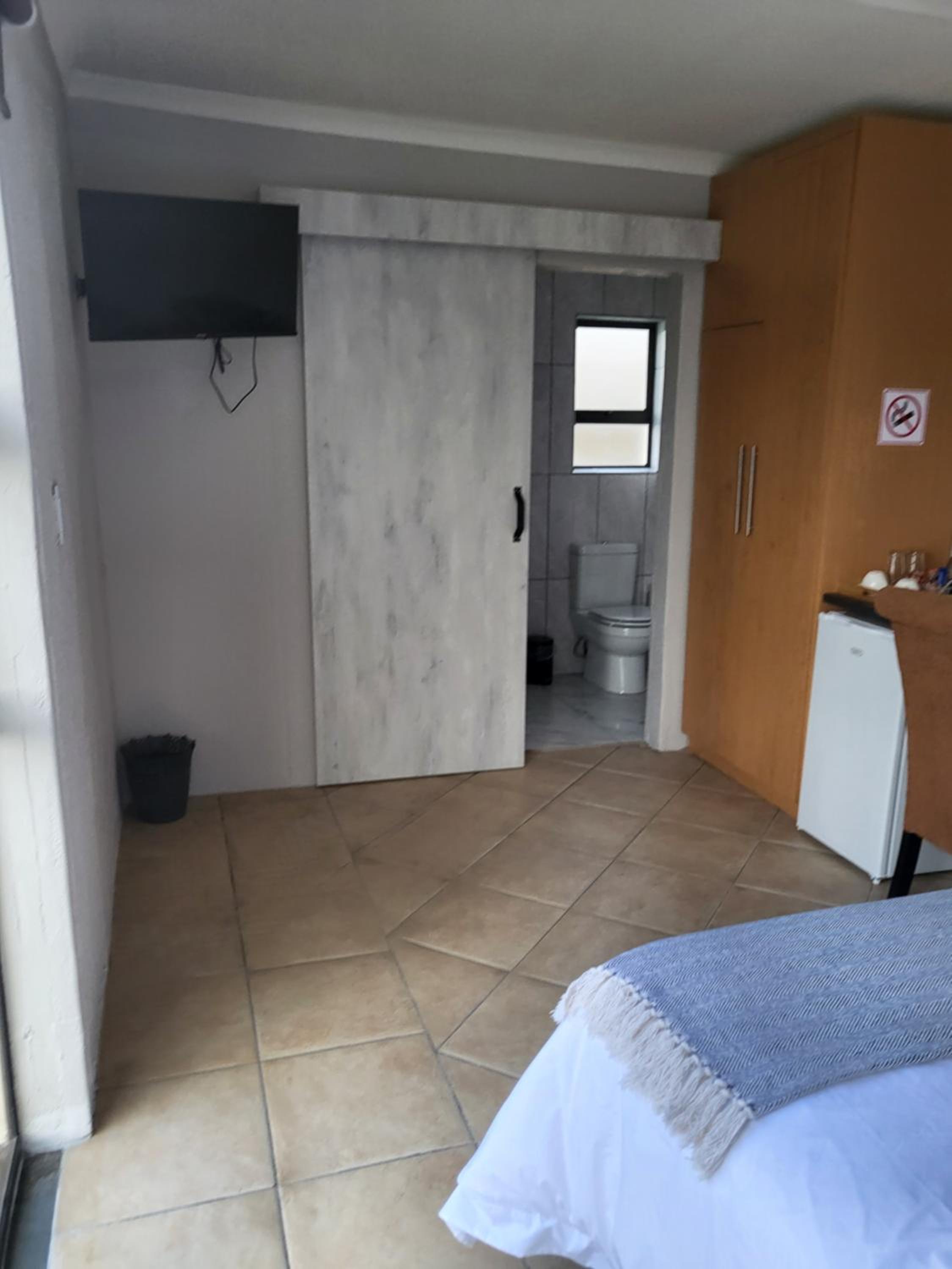 Queen Room photo 2