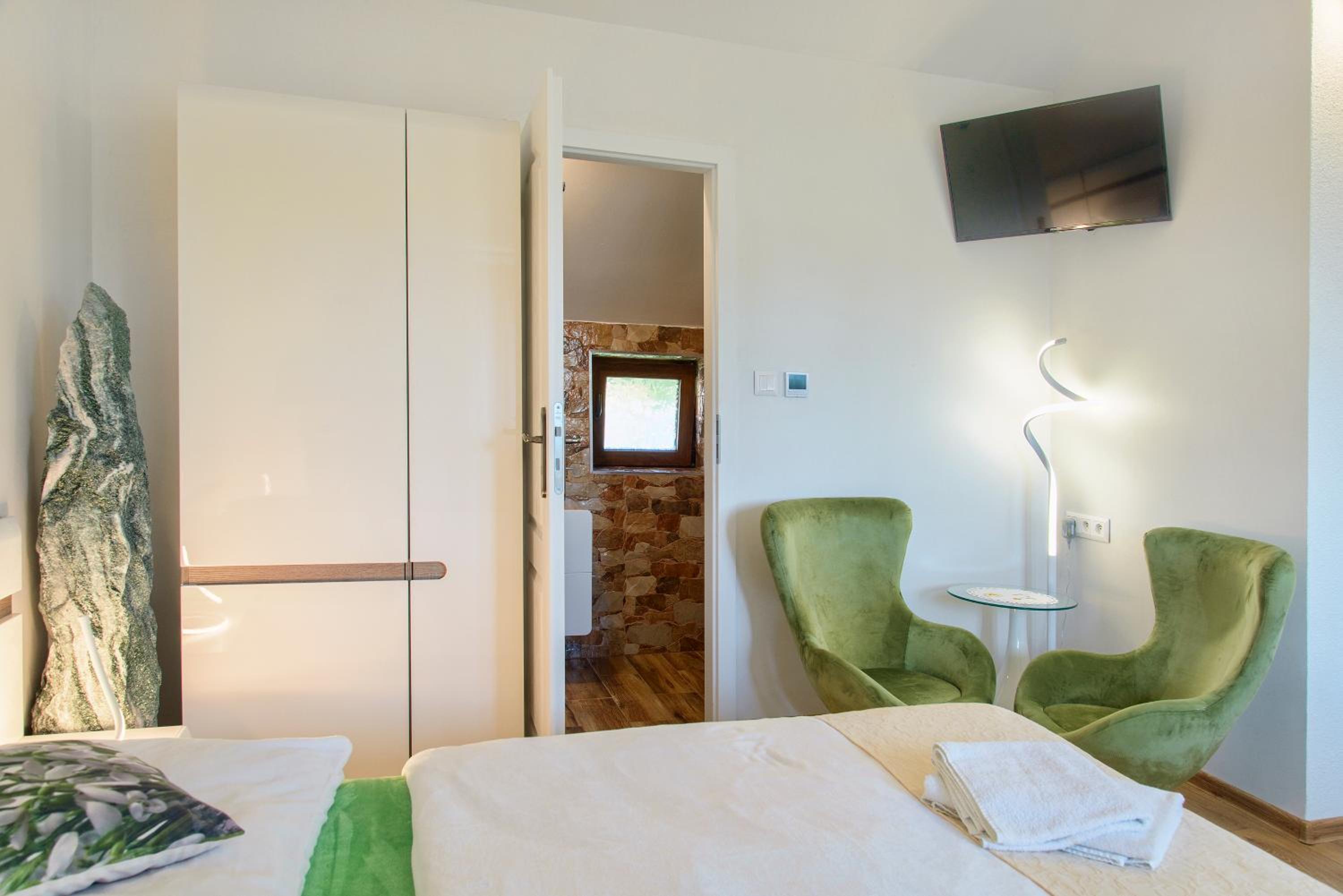 Deluxe Double Room with Balcony photo 2