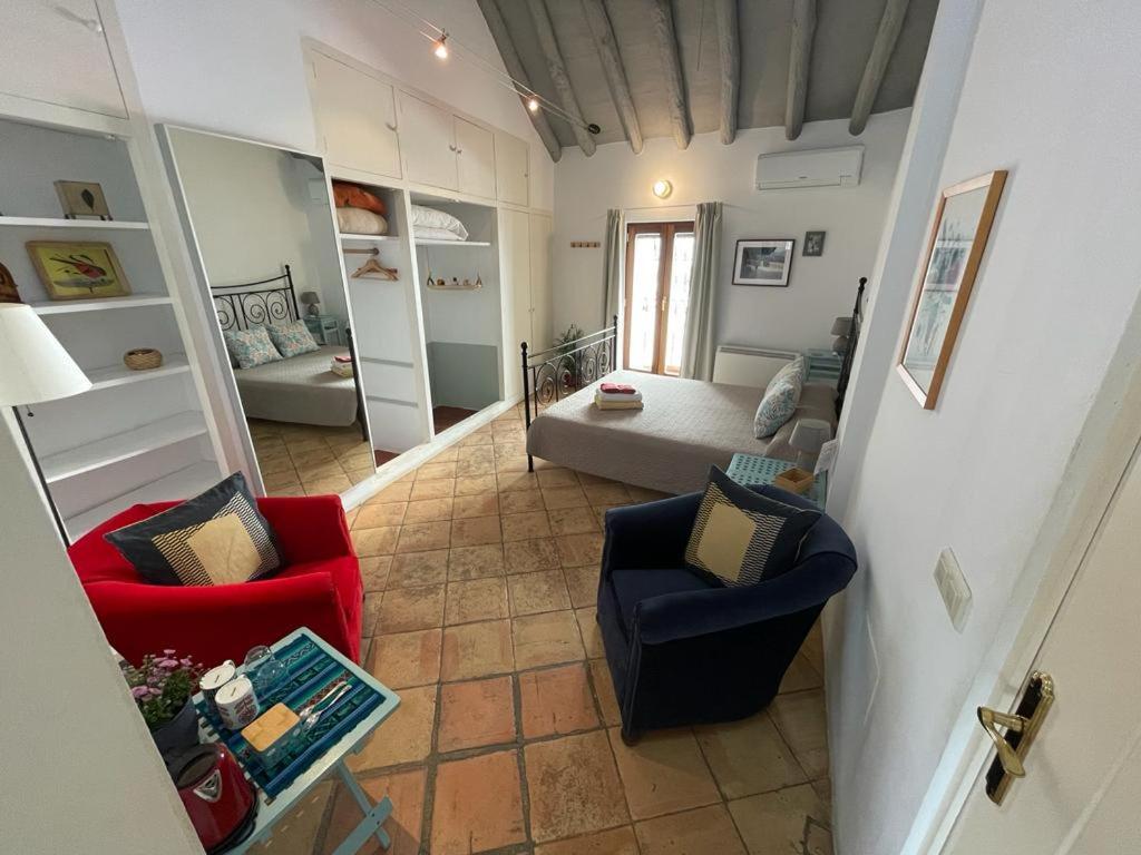 Deluxe Double Room with Balcony - Photo 2