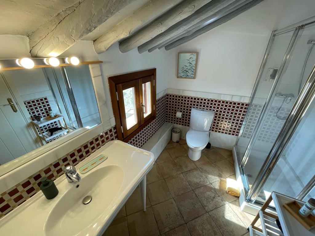 Deluxe Double Room with Balcony - Photo 6