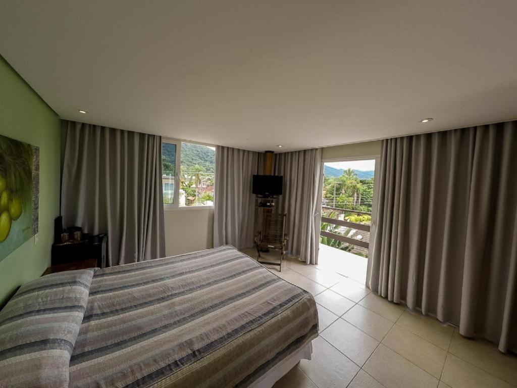 Double or Twin Room with Side Sea View photo 3