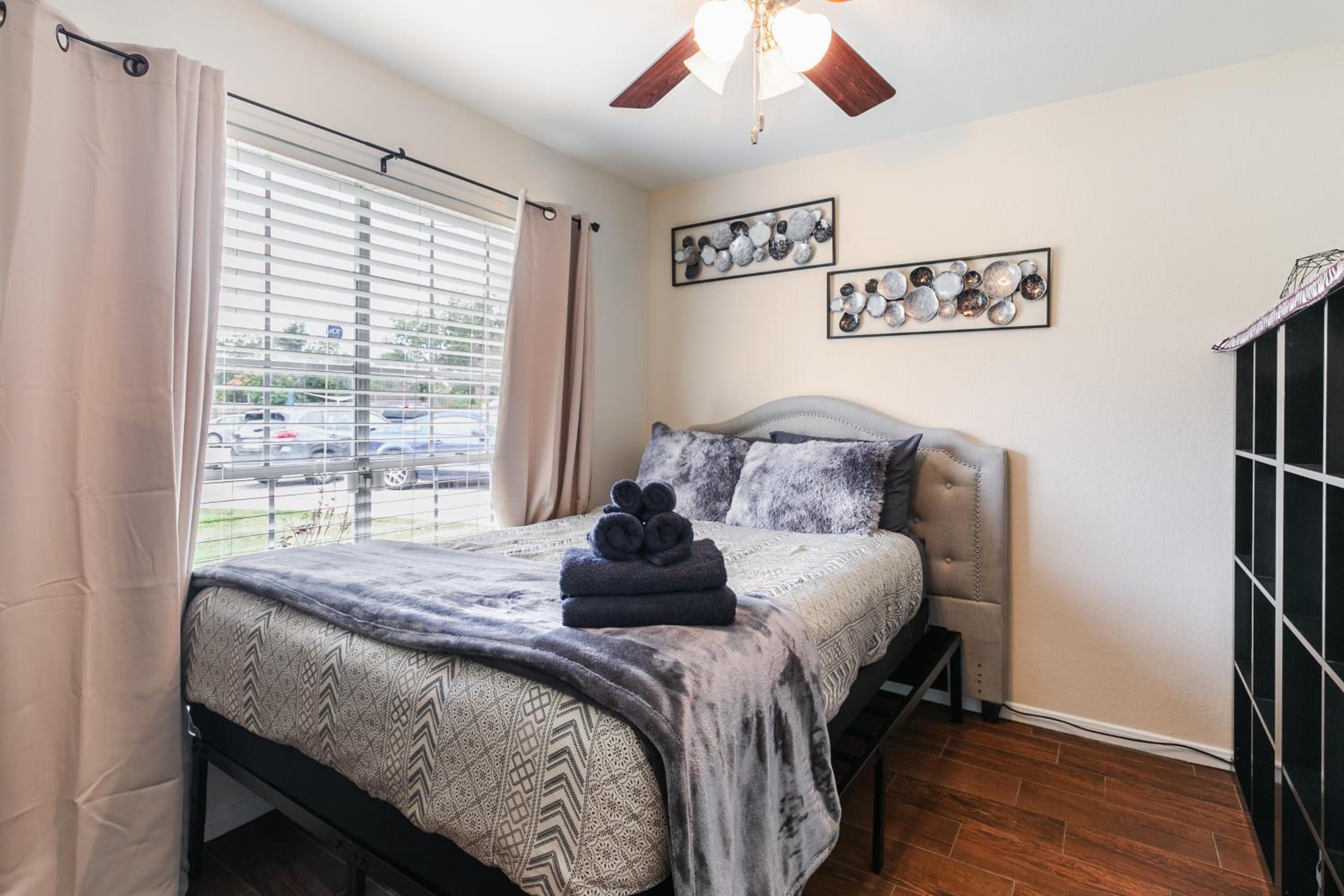 Three-Bedroom House photo 2