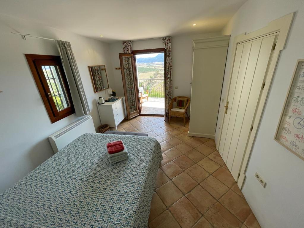 Deluxe Double Room with Private Terrace and Mountain View - Photo 9