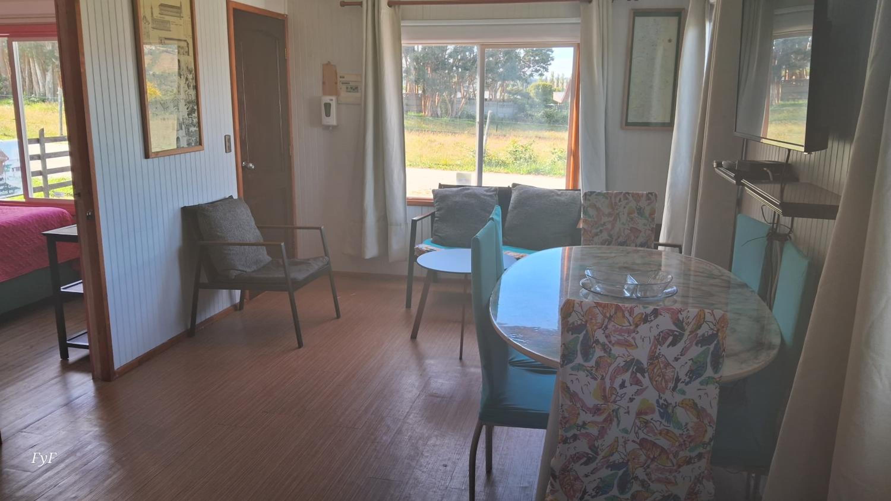Three-Bedroom House photo 2