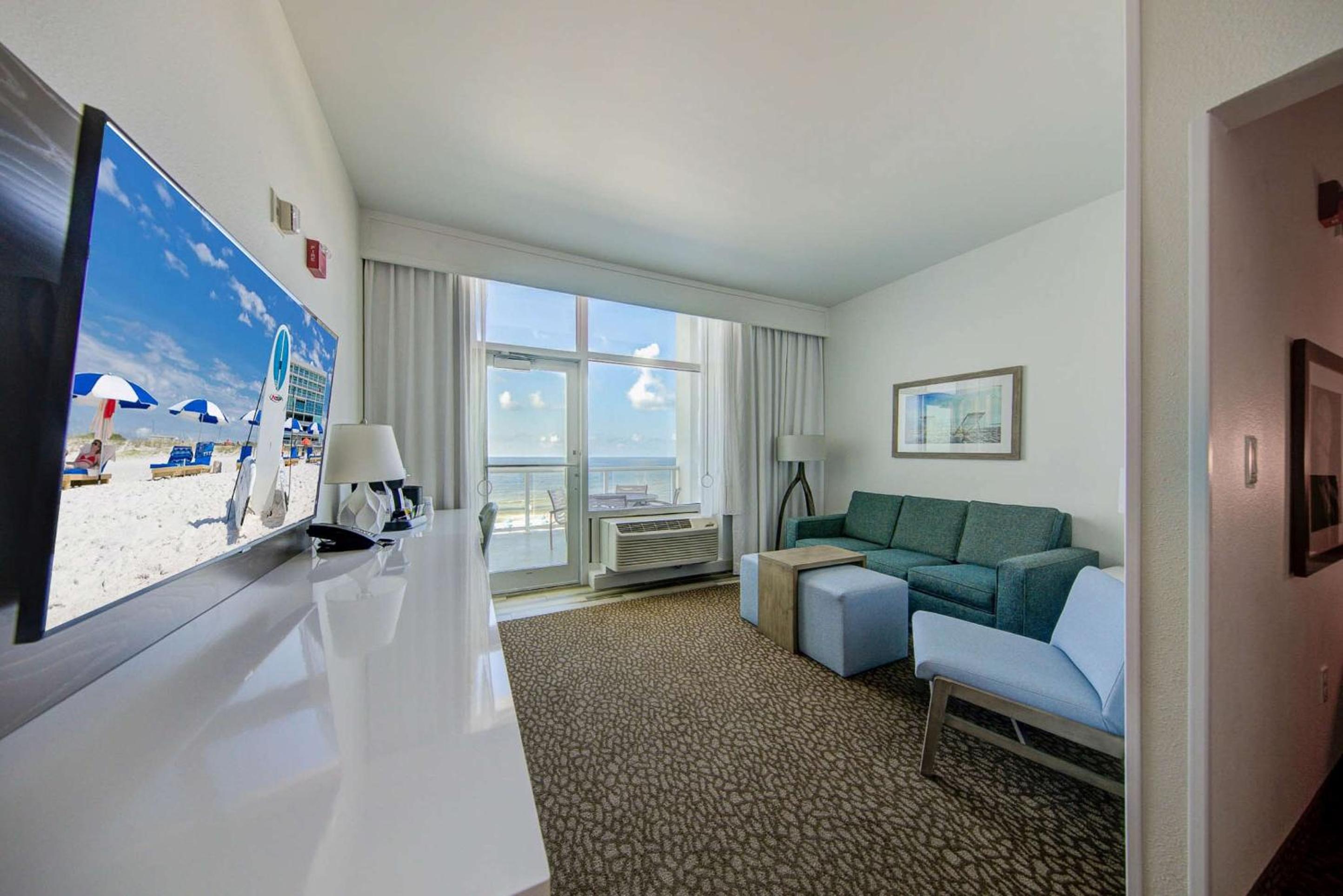 Corner King Suite with One King Bed and Two Bunk Beds - Sofa Bed/Balcony/Beach Front/Non-Smoking