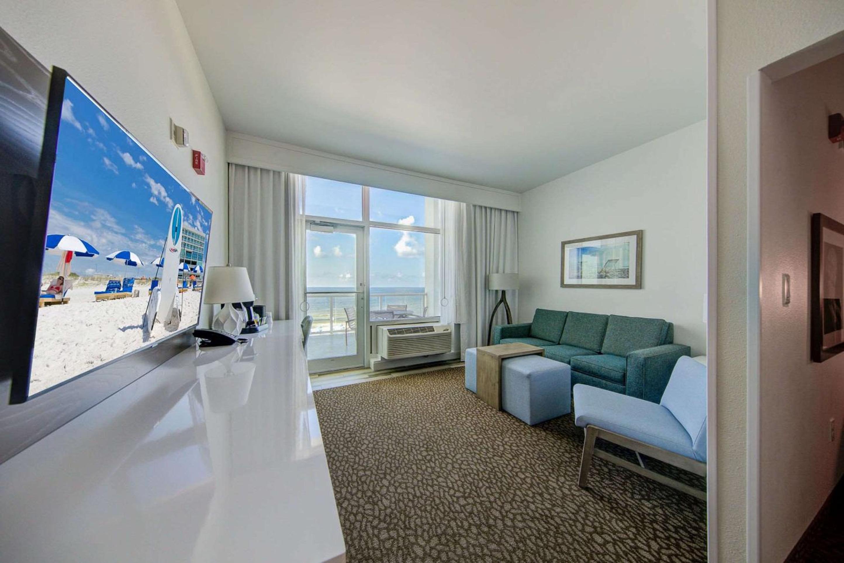 Corner King Suite with Bunk Beds and Sofa Bed - Bath Tub/Beach Front/Mobility Accessible
