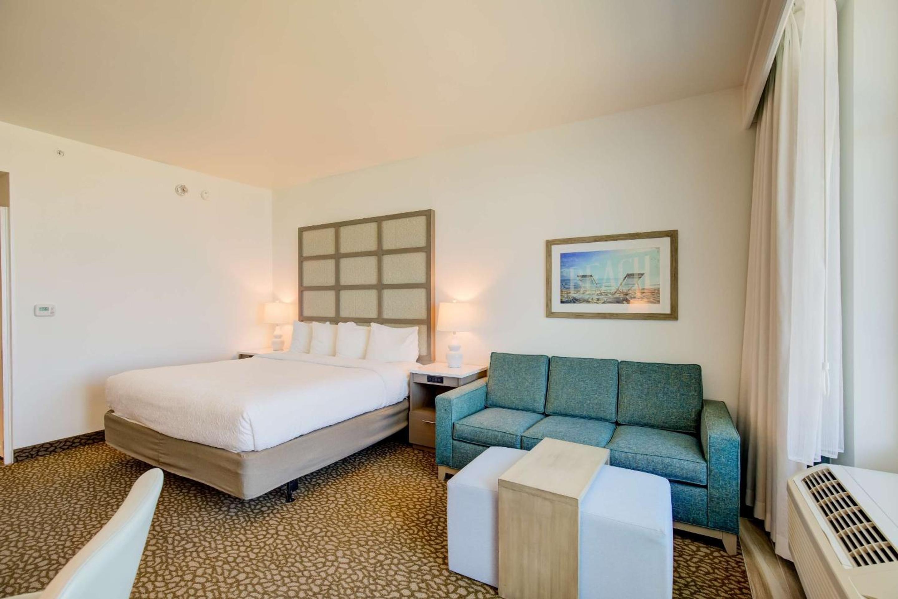 King Room with roll-in Shower and Balcony - Disability Access photo 2