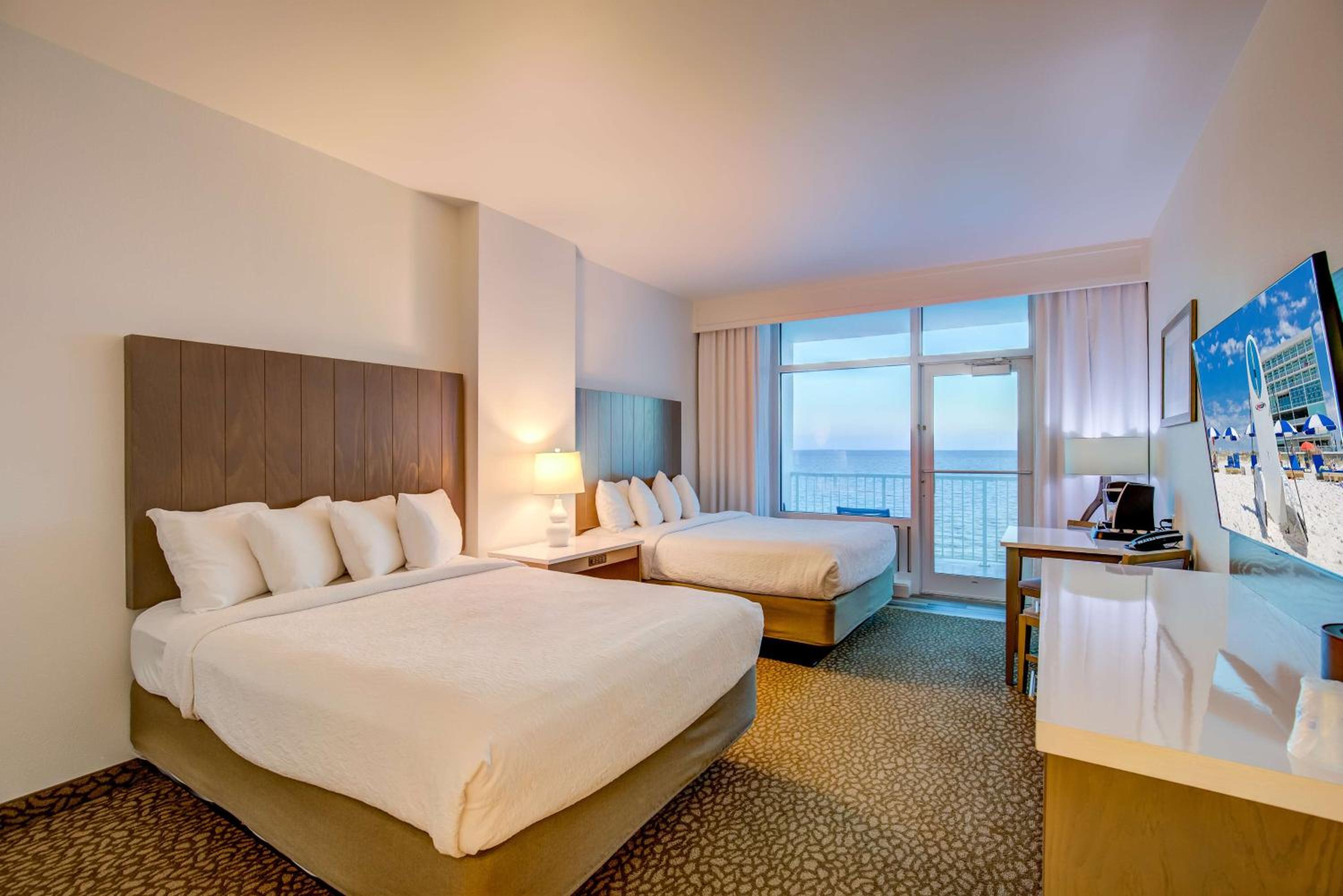 Corner Room with Two Queen Beds and Two Single Bunk Beds - Beach Front/Non-Smoking