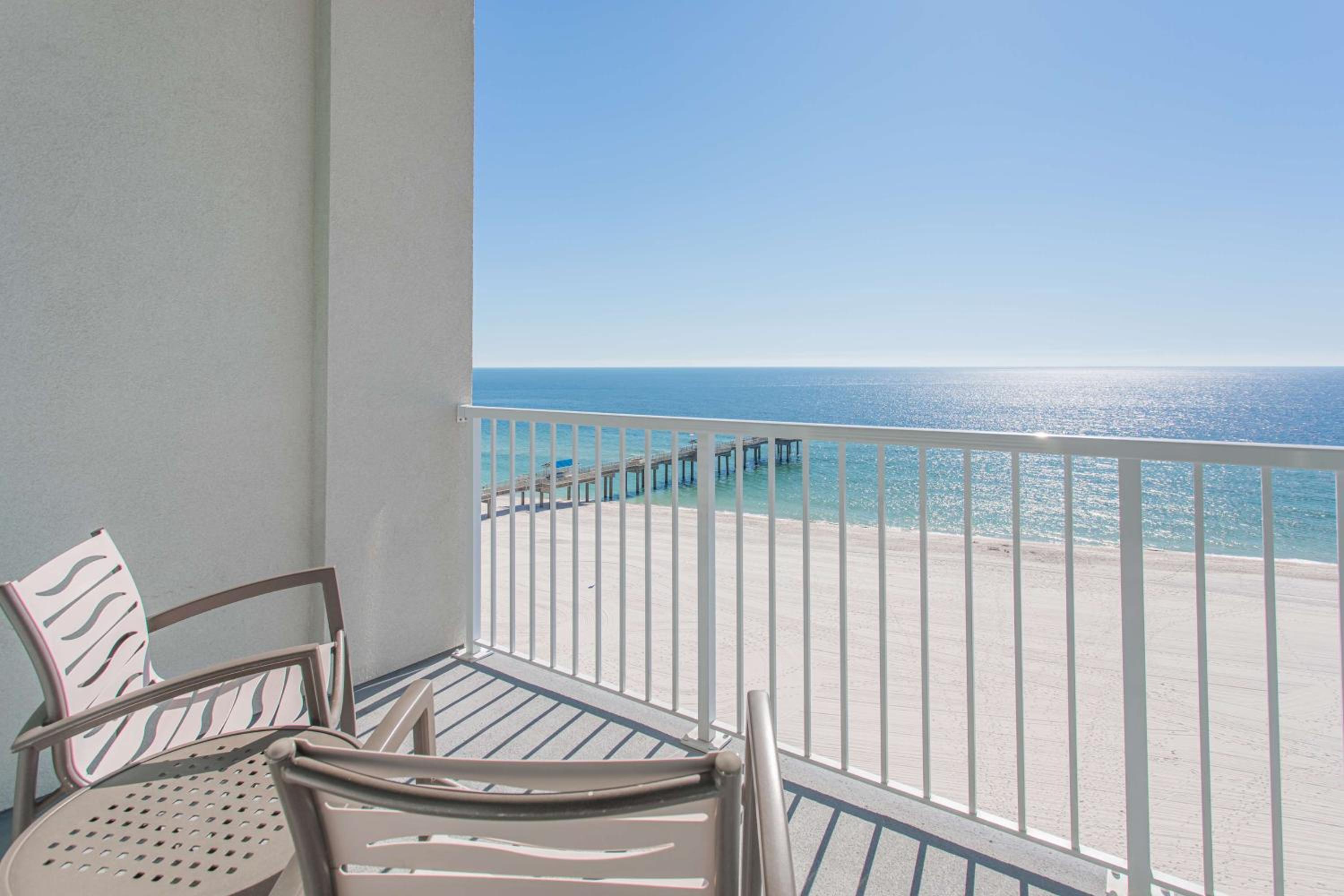 Queen Room with Two Queen Beds and Balcony - Beach Front/Non-Smoking