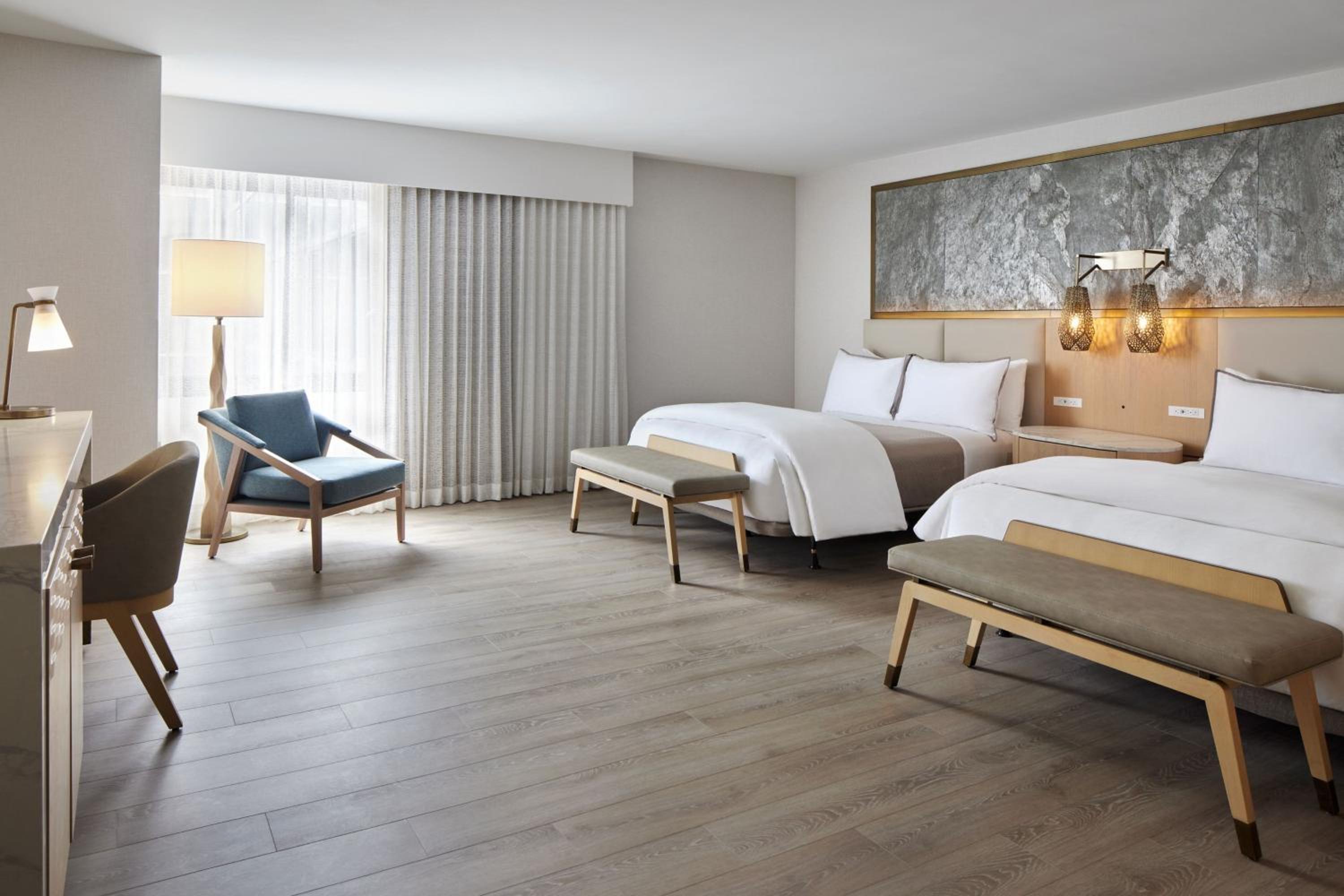 Premier Queen Room with Two Queen Beds - Photo 3