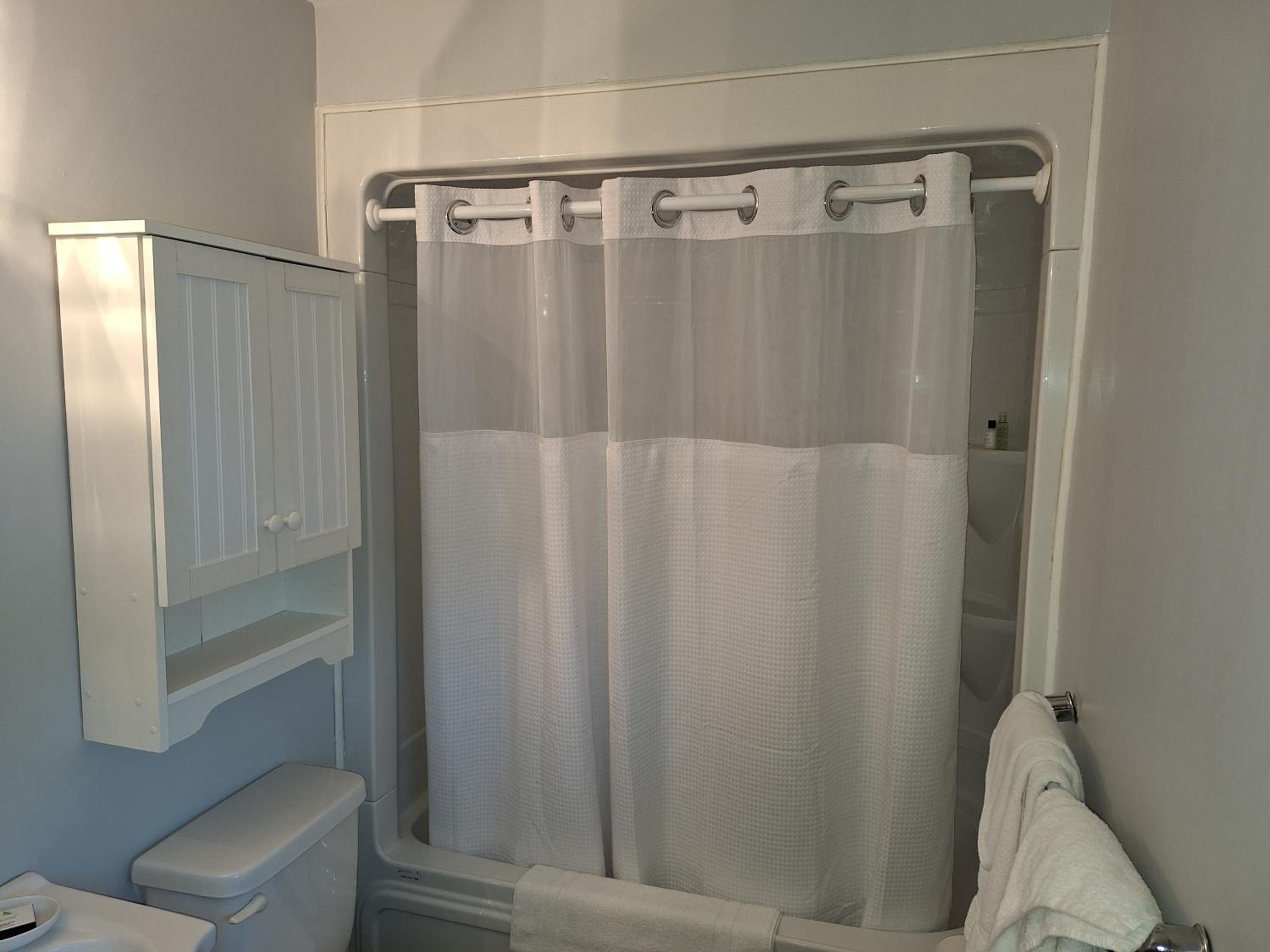 Queen Room photo 2