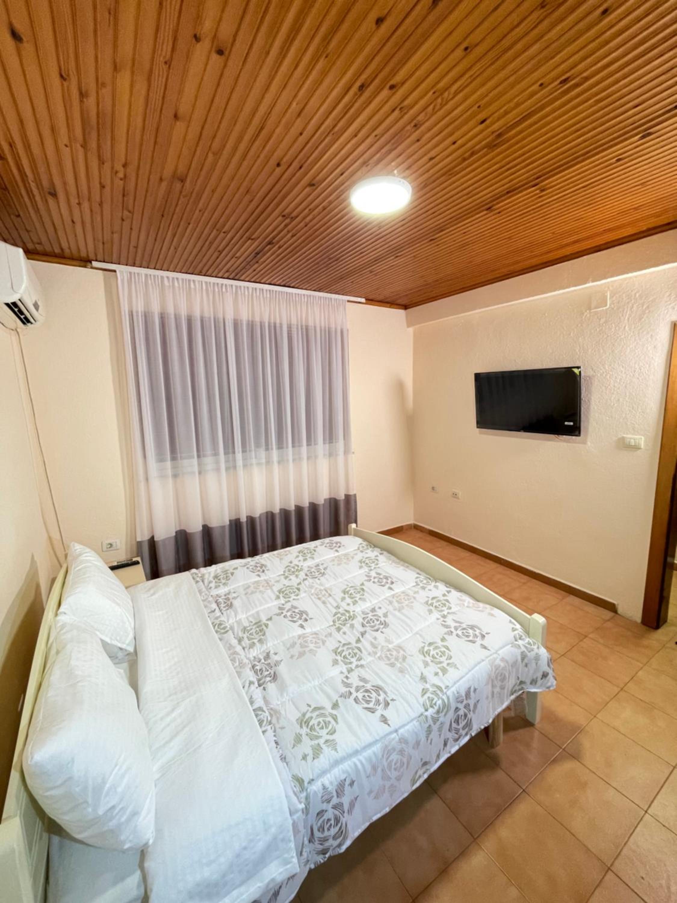 Budget Double Room photo 3