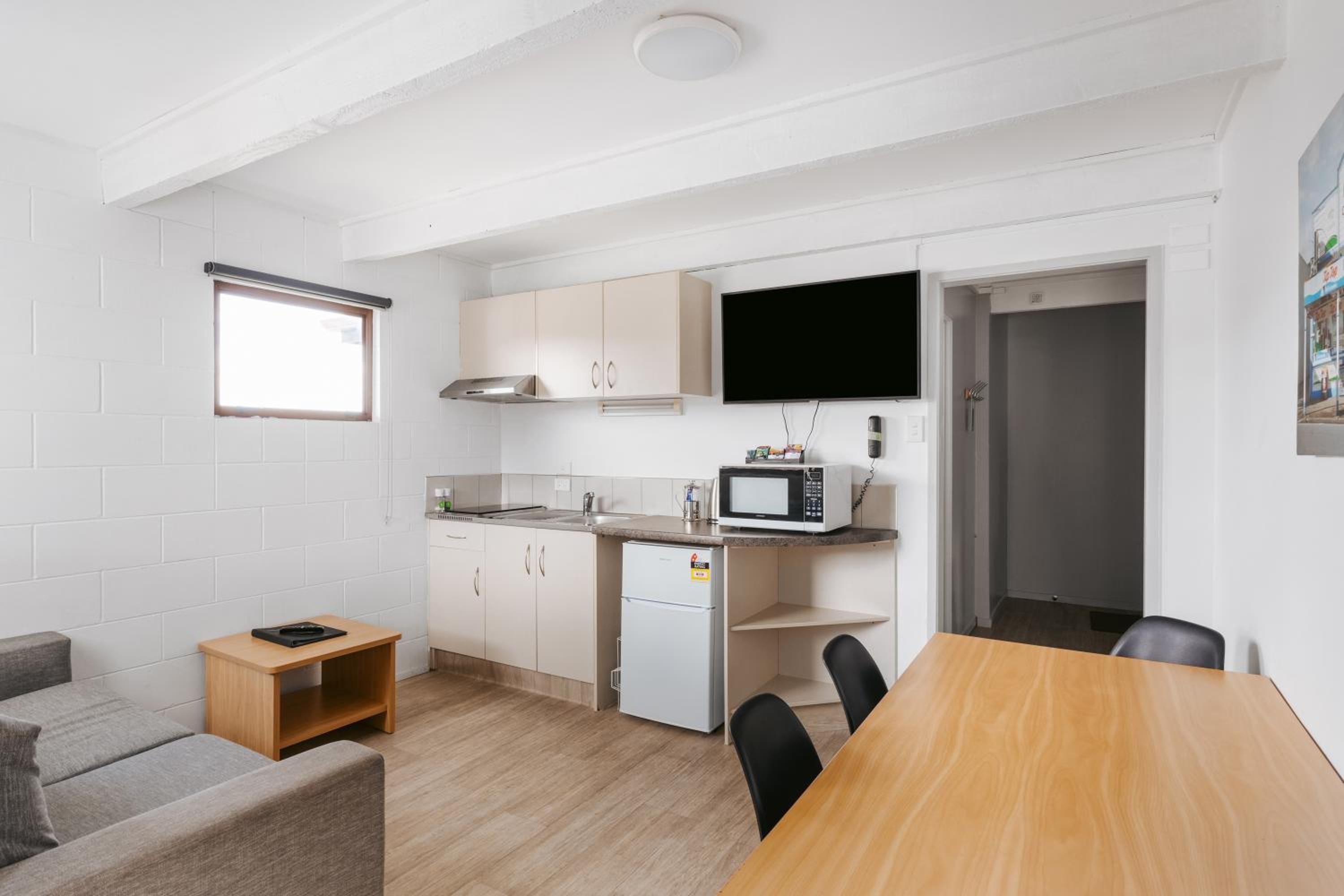 Two-Bedroom Apartment (With Aircon) photo 3