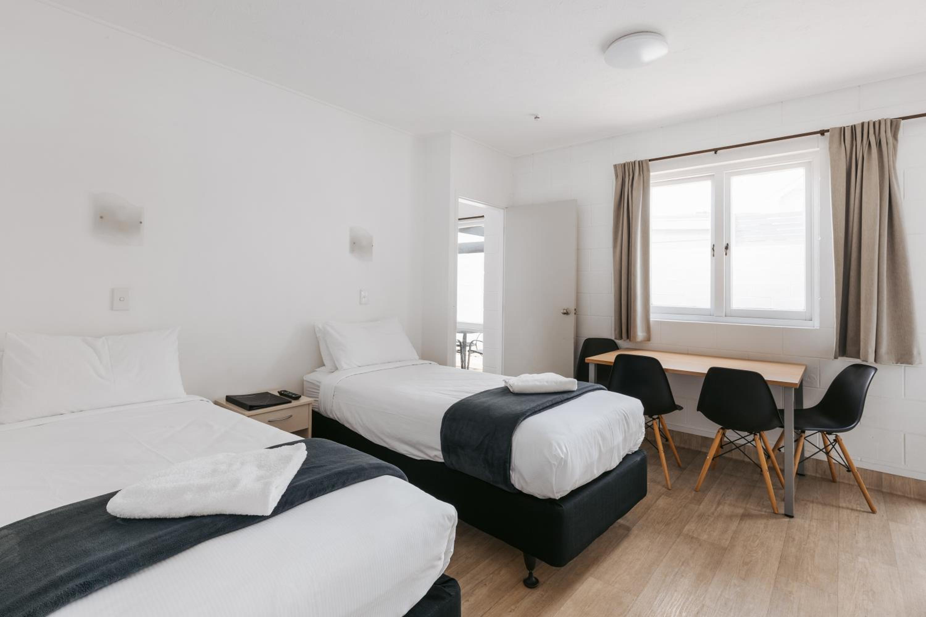 One-Bedroom Apartment (No Aircon) photo 3