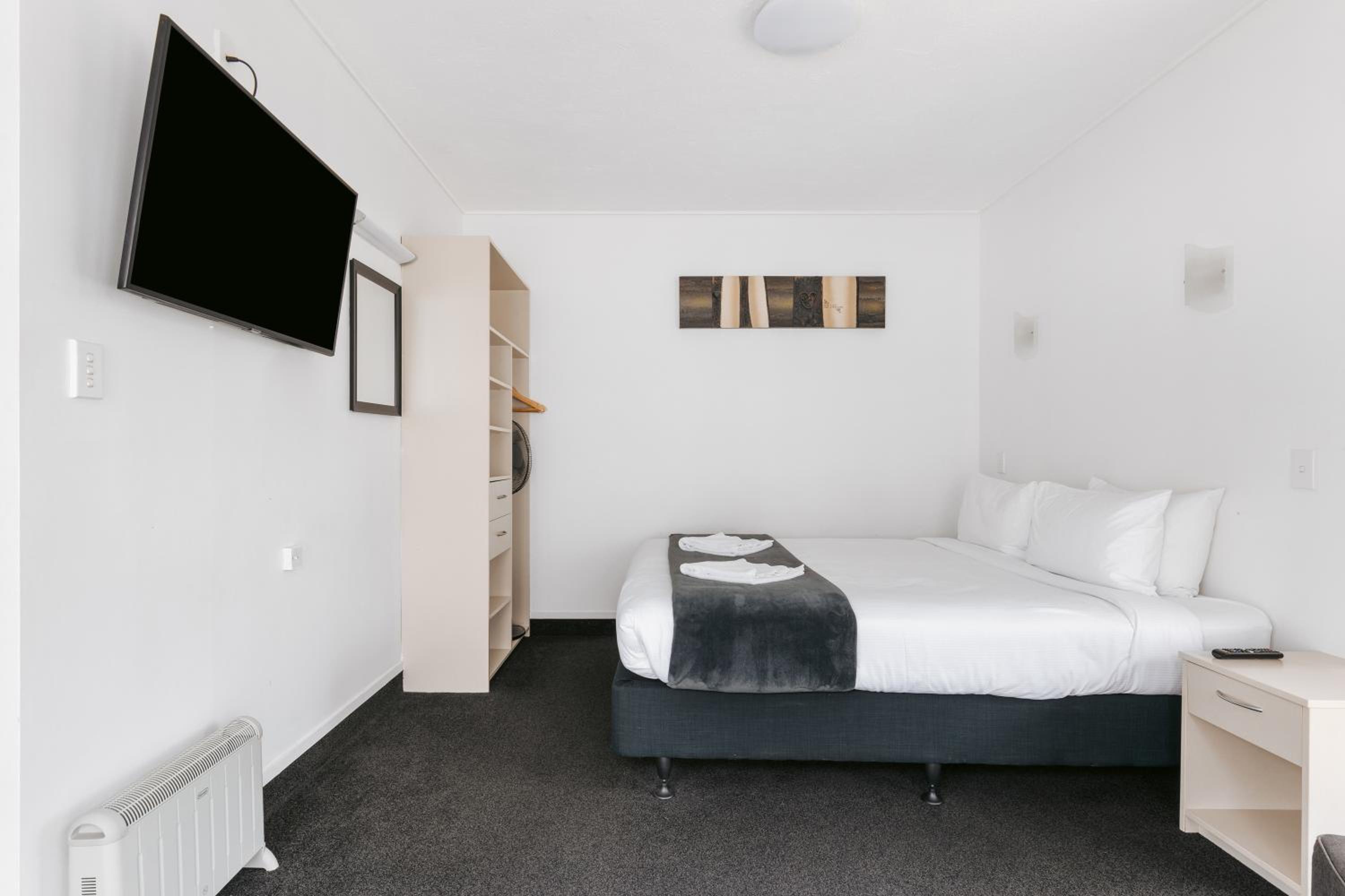 One-Bedroom Apartment (No Aircon) photo 2