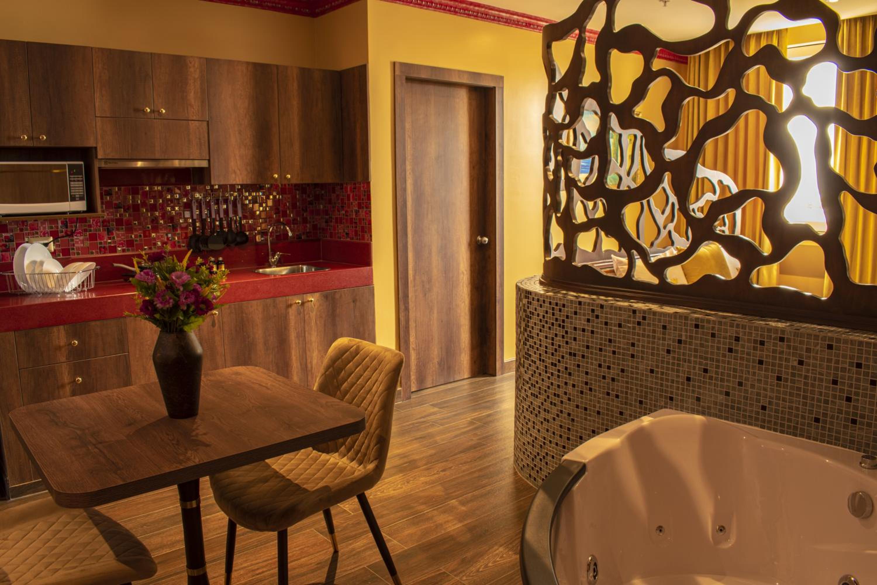 King Suite with Spa Bath photo 3