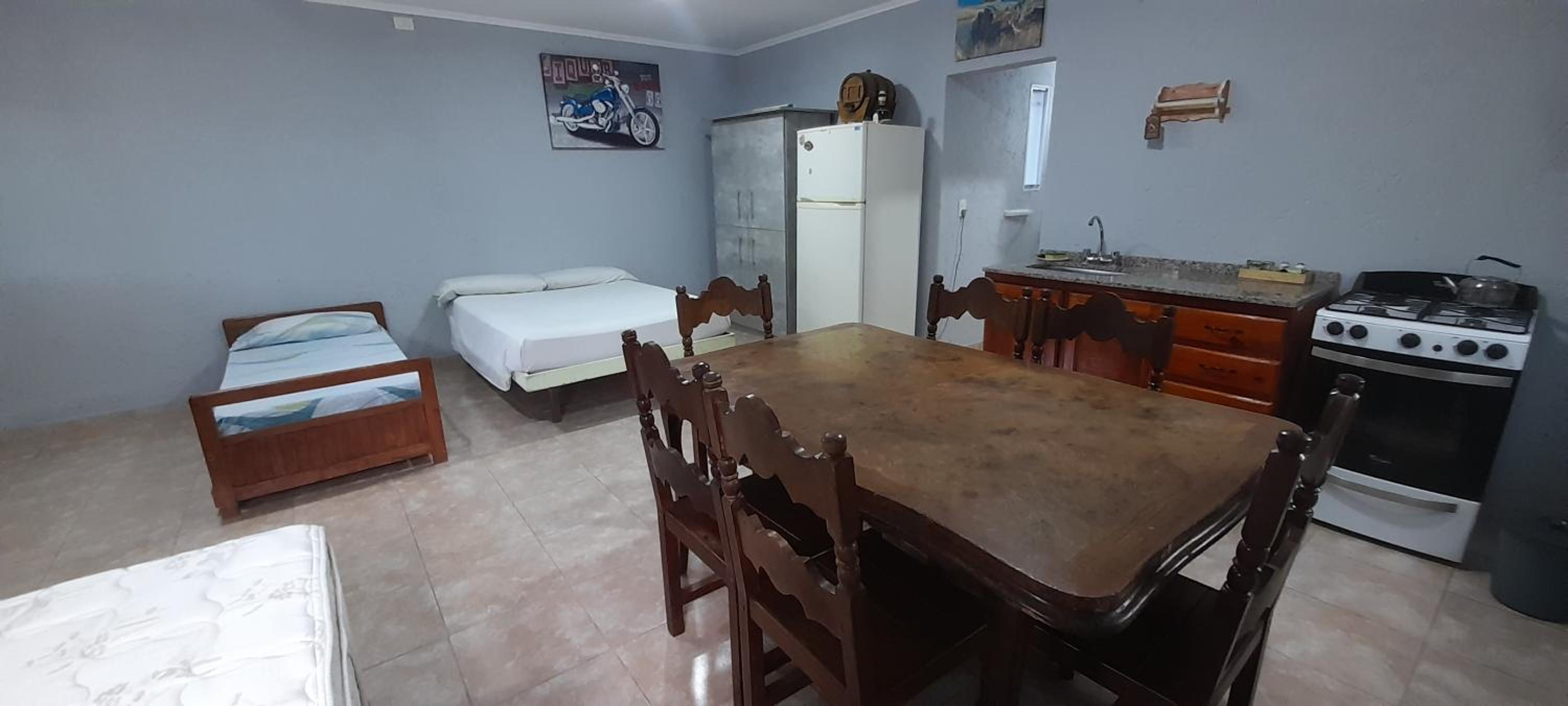 One-Bedroom Apartment photo 1