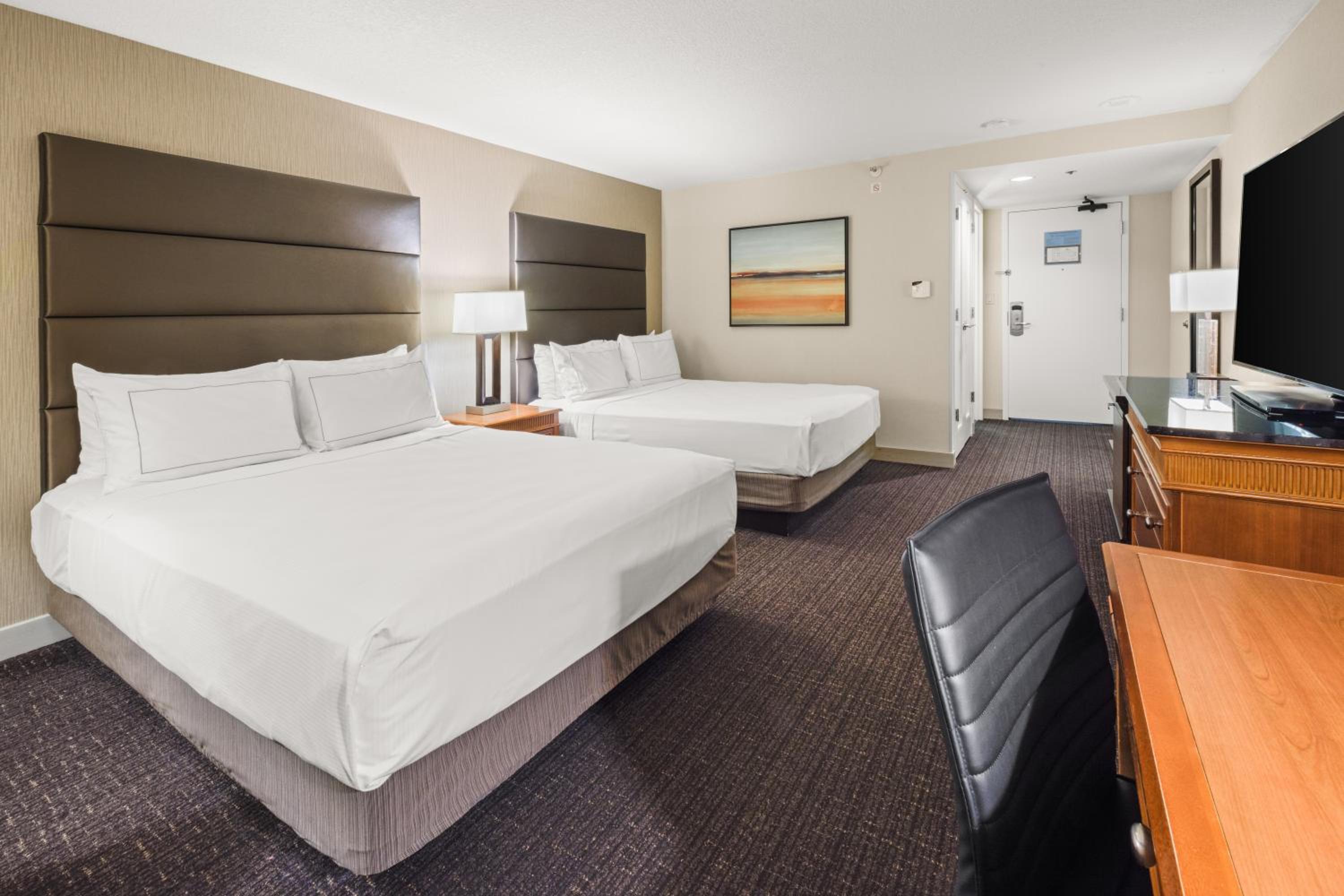 Queen Room with Two Queen Beds and Accessible Tub - Mobility Access photo 3