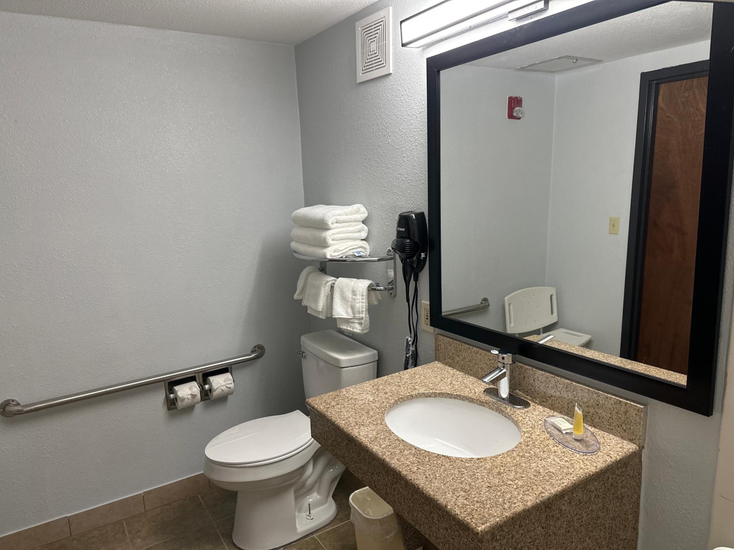 Doube Room with Two Double Beds and Roll-In Shower - Mobility/Hearing Accessible - Non-Smoking - Photo 2