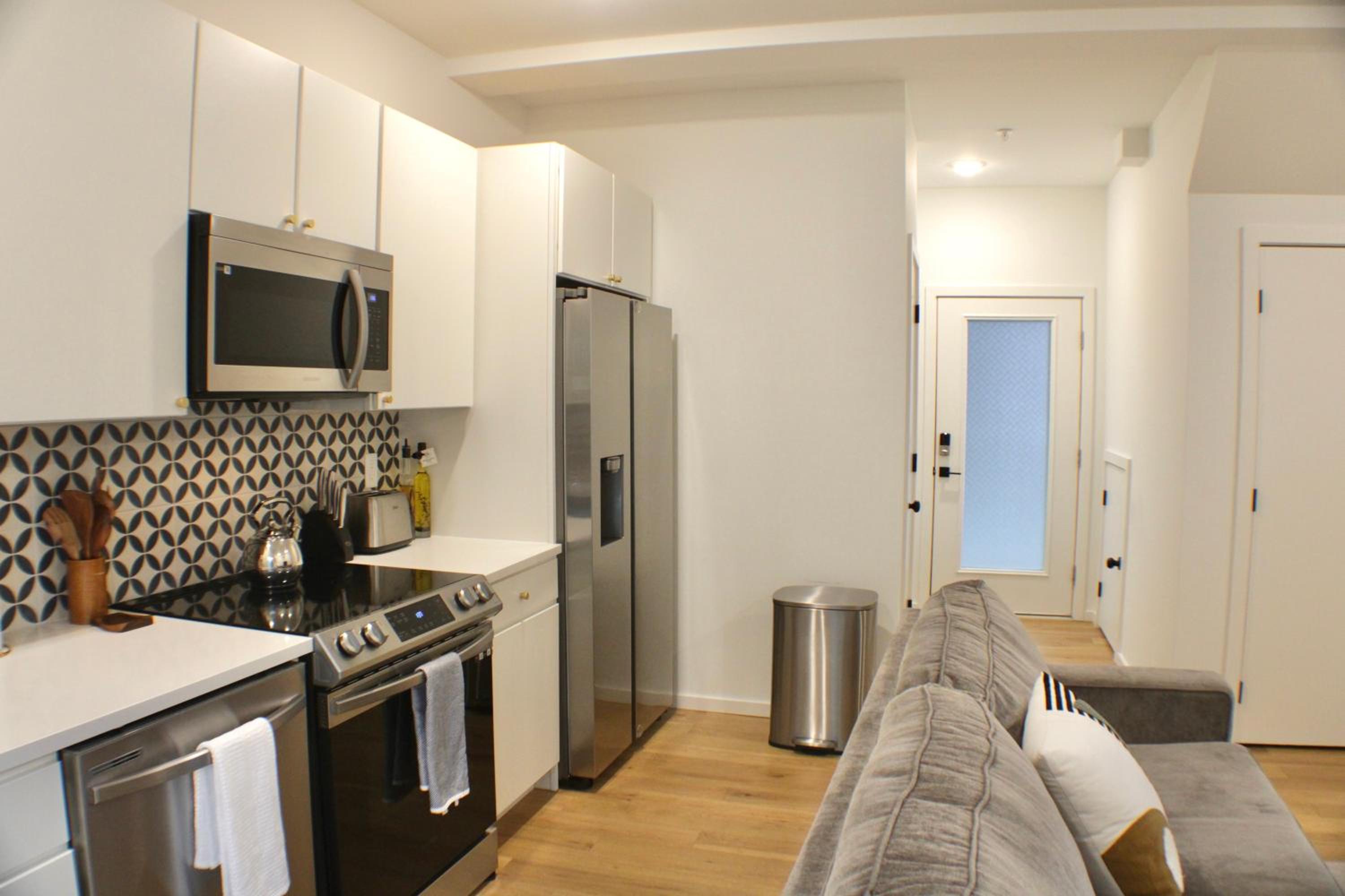 One-Bedroom Apartment photo 3