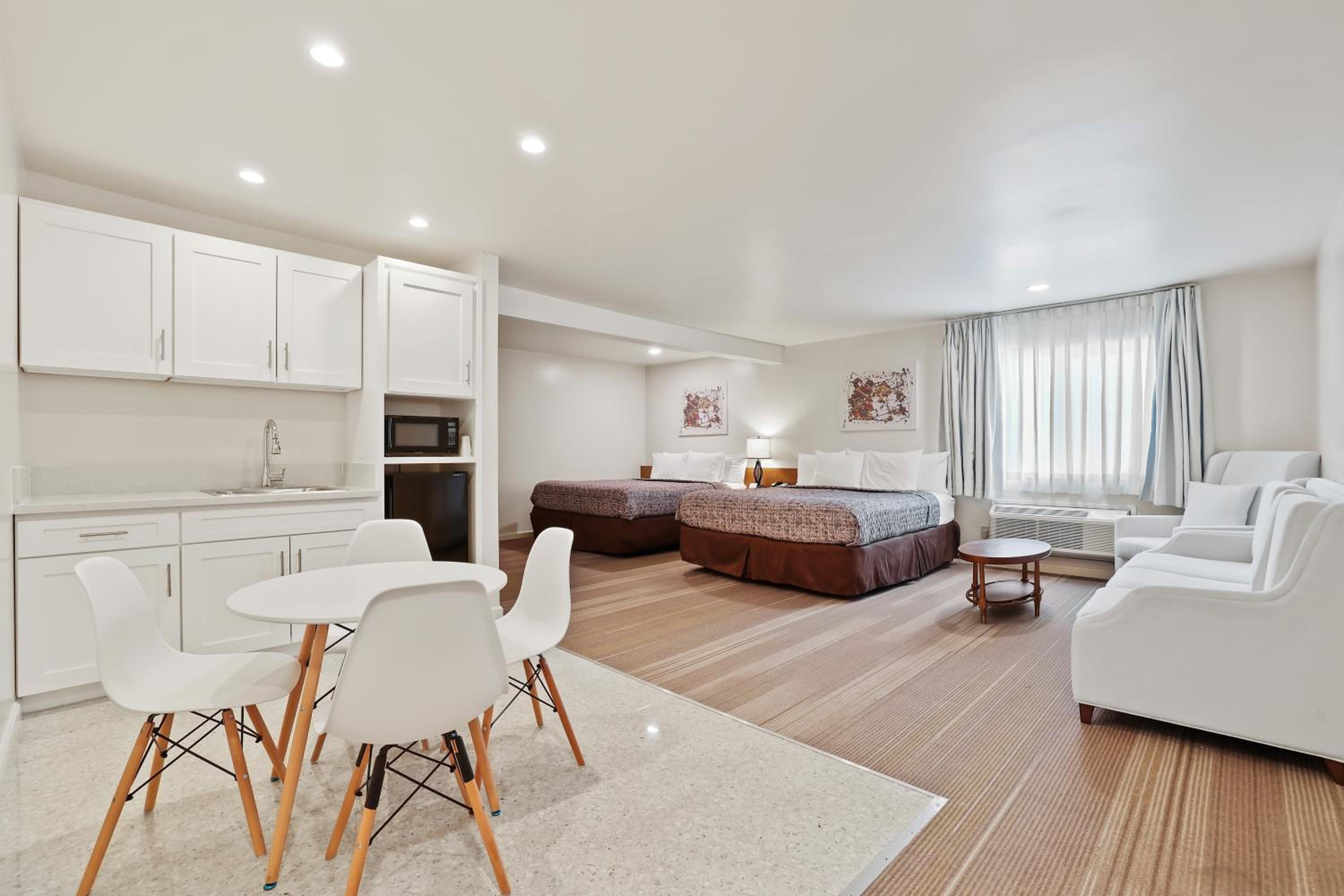 Deluxe Family Room photo 2
