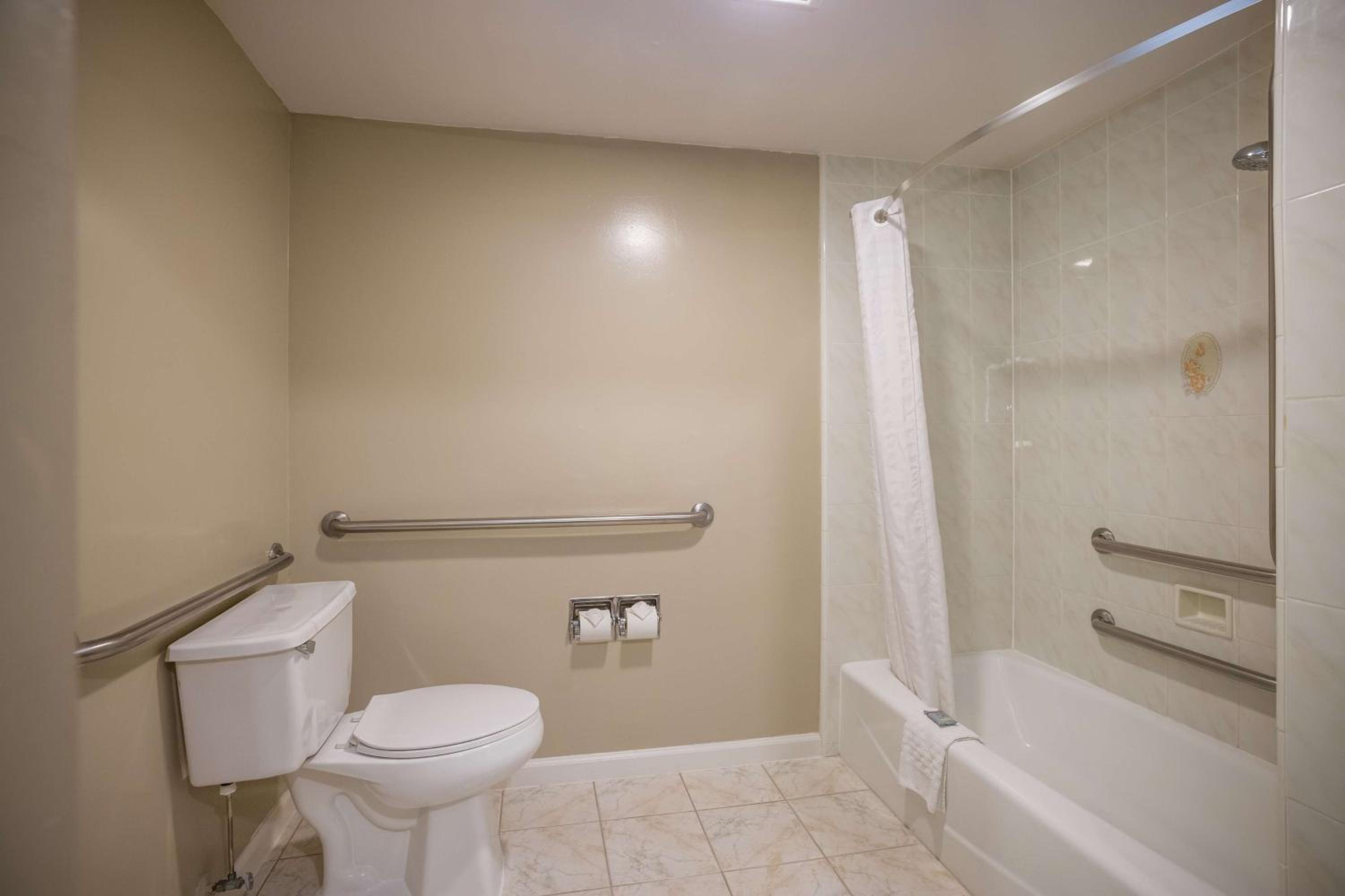 Double Room with Two Double Beds - Mobility Accessible/Non-Smoking - Photo 3