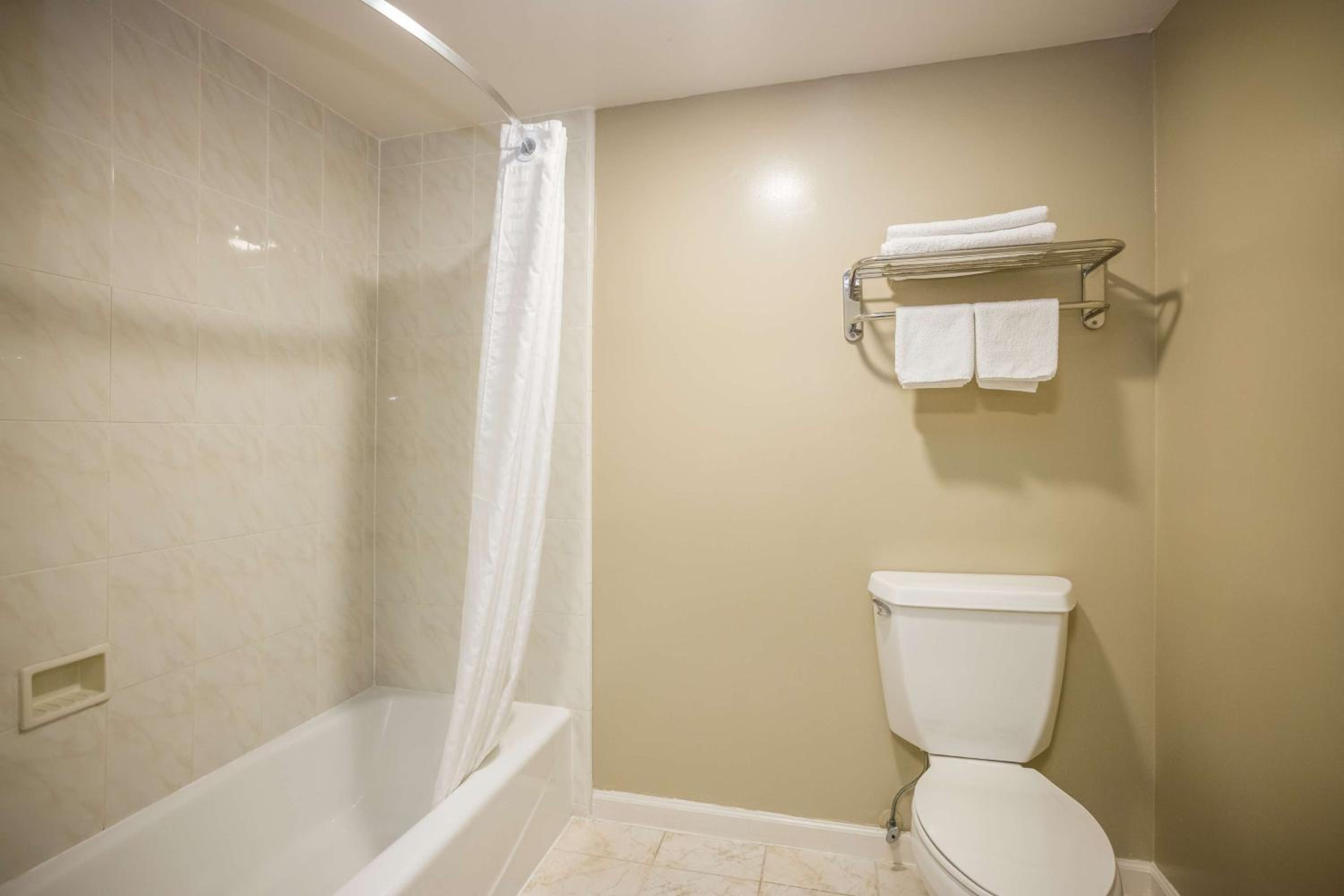King Room - Non-Smoking - Photo 3
