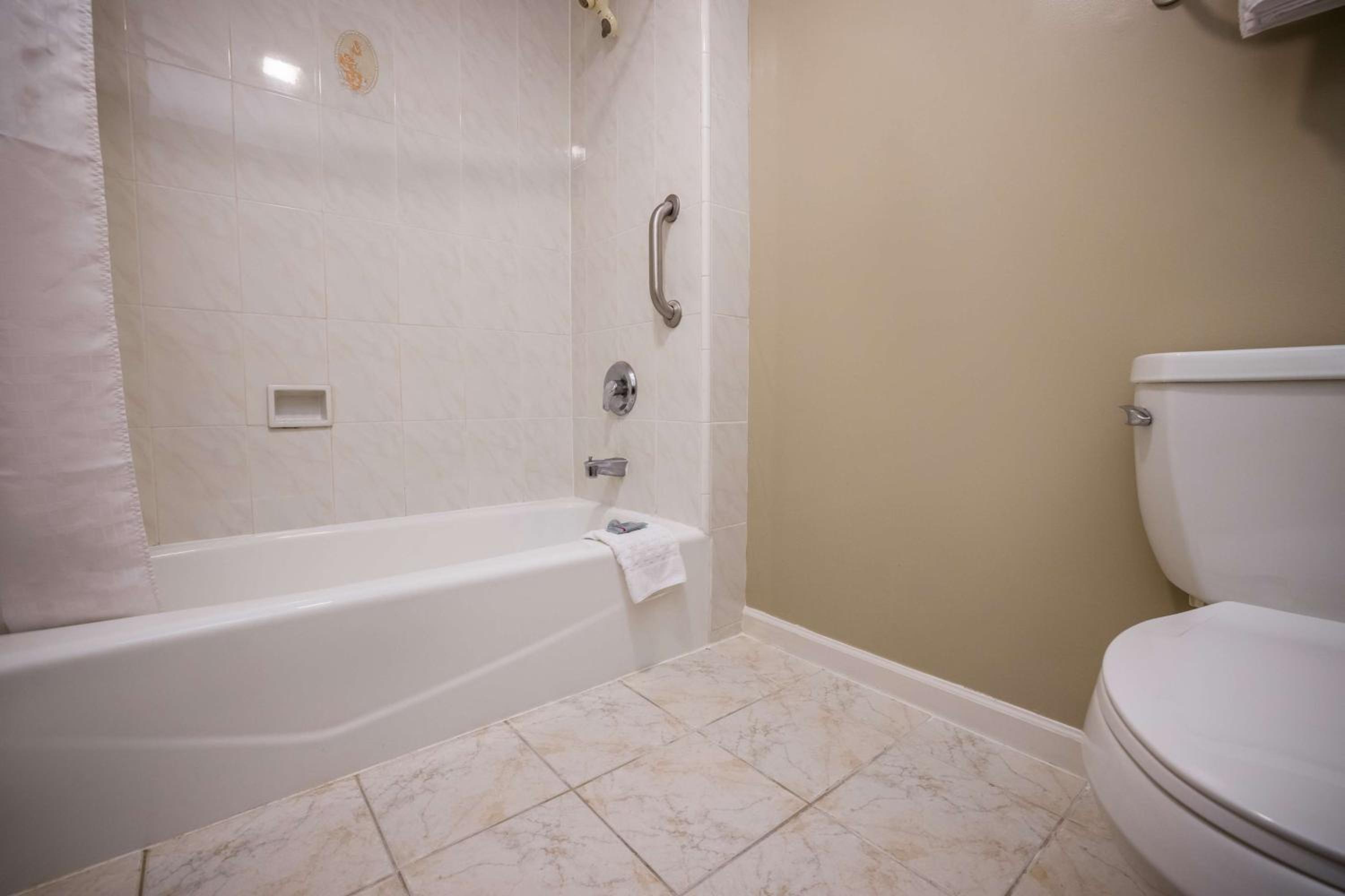 Double Room with Two Double Beds - Non-Smoking - Photo 4