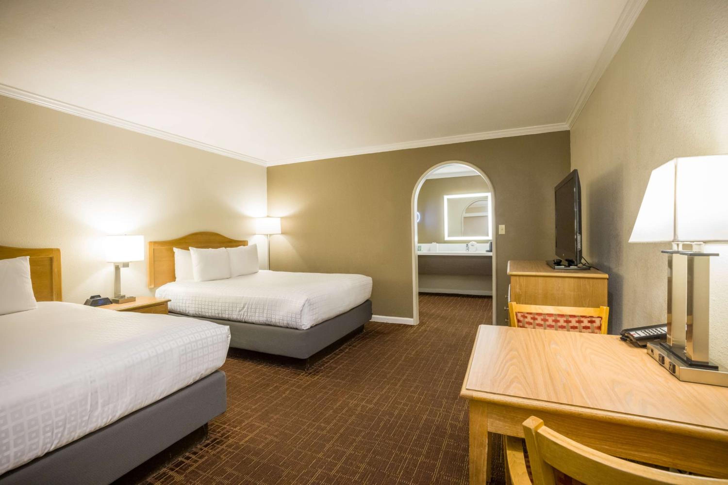 Double Room with Two Double Beds - Non-Smoking - Photo 1