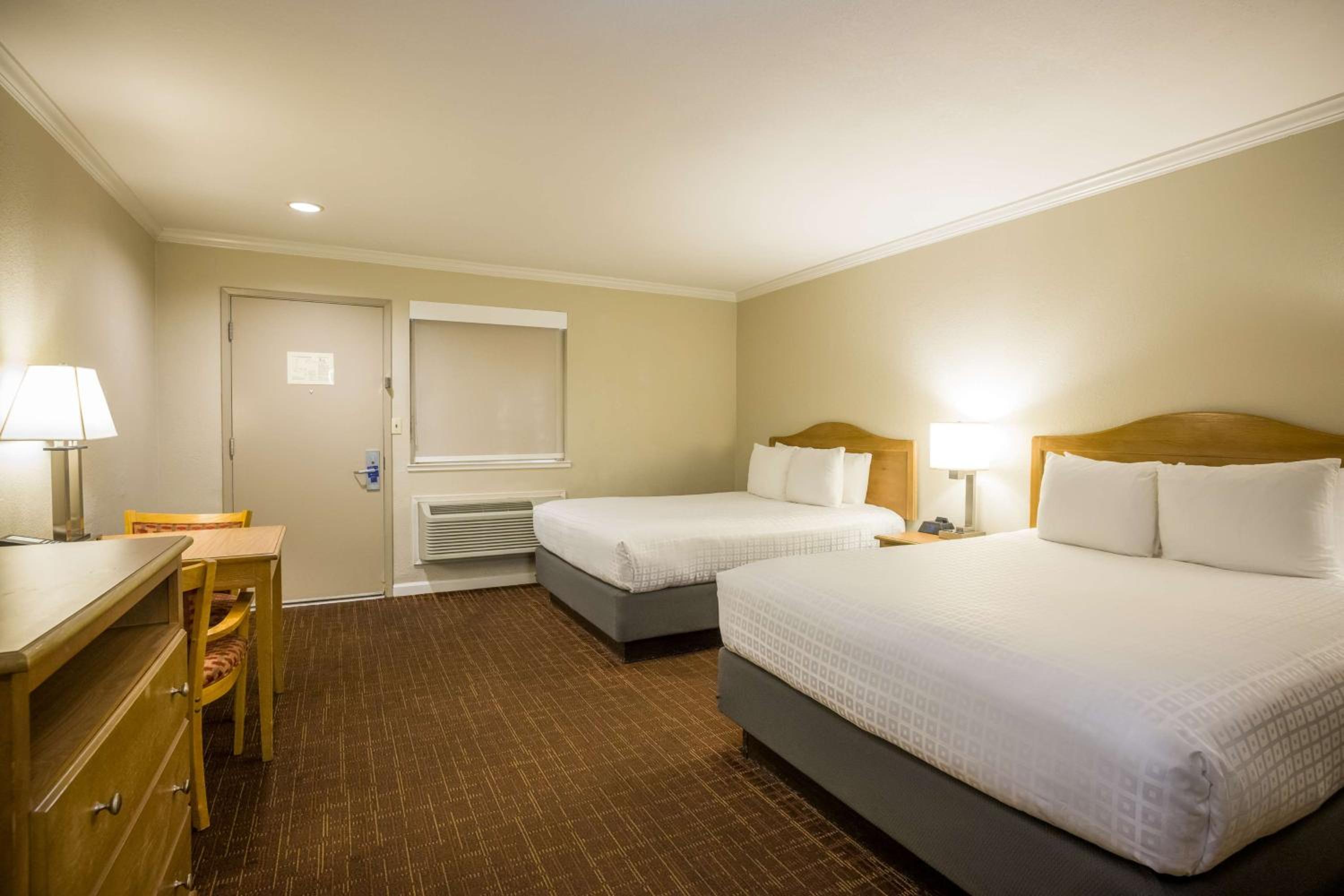 Double Room with Two Double Beds - Non-Smoking - Photo 3