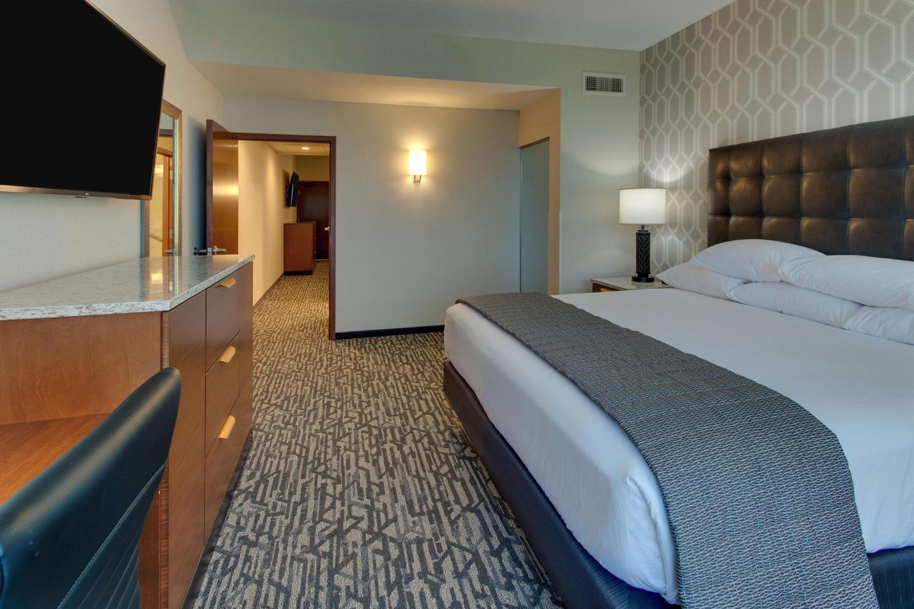 King Suite with Sofa Bed - Hearing Accessible - Photo 2